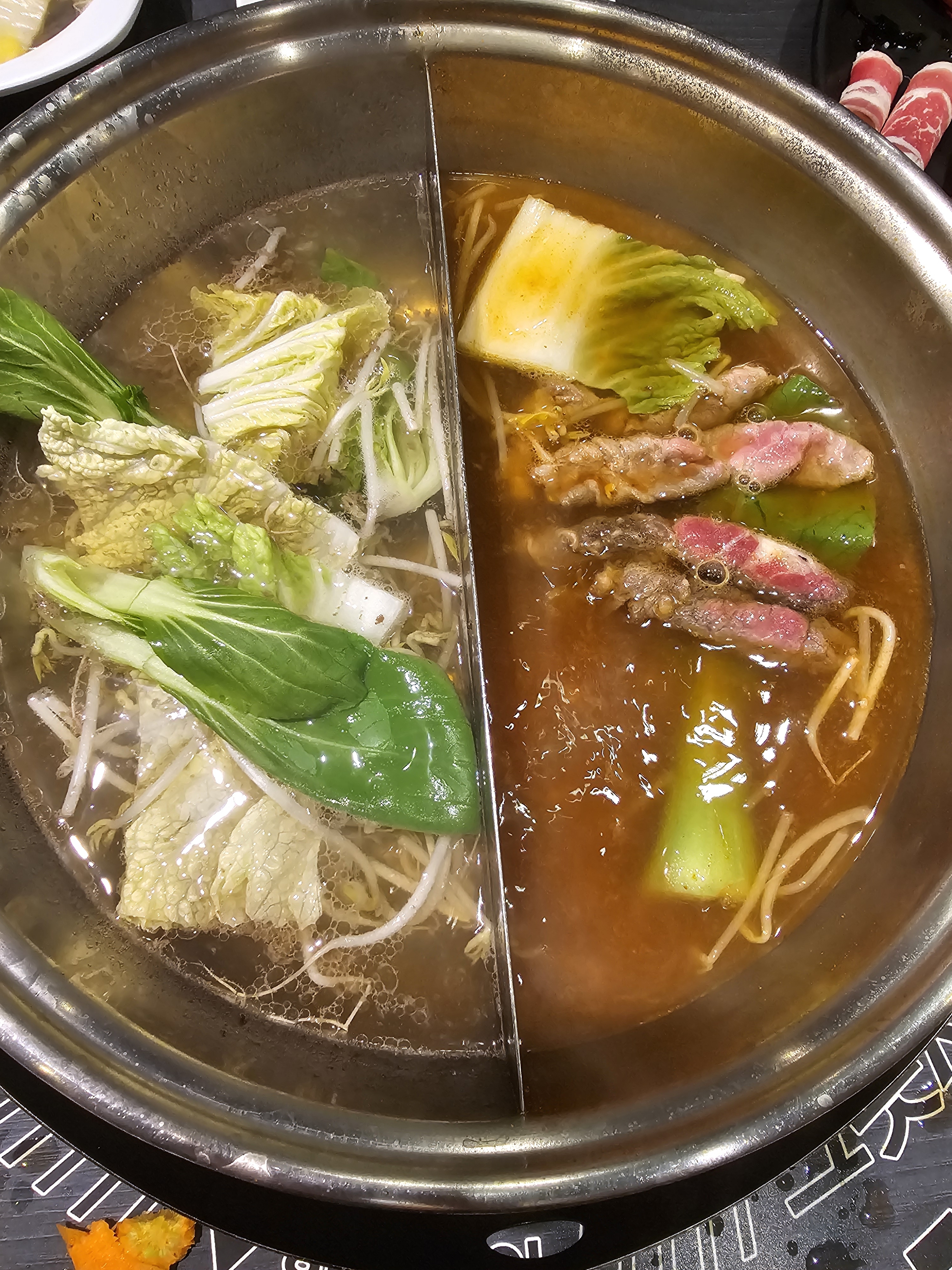고기 반반, 육수 반반 항상 시키는 루틴이 있어요. 그만큼 변함없이 맛있다는 거겠죠. 월남