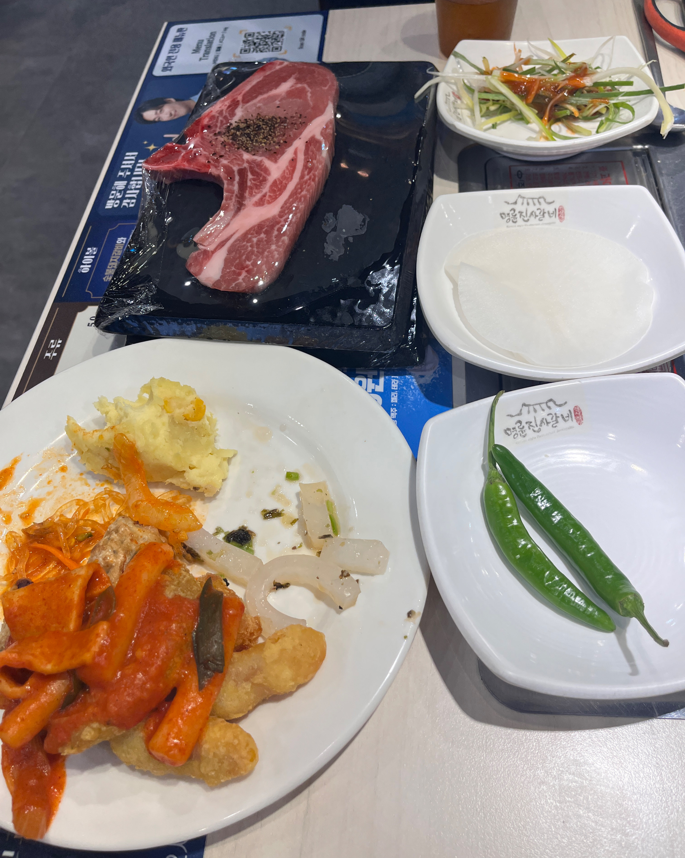 고기 질이 좋고 매장이 넓어서 이동하는데 불편함이 없어요~ - 흥덕 맛집 명륜진사갈비 용인흥덕점