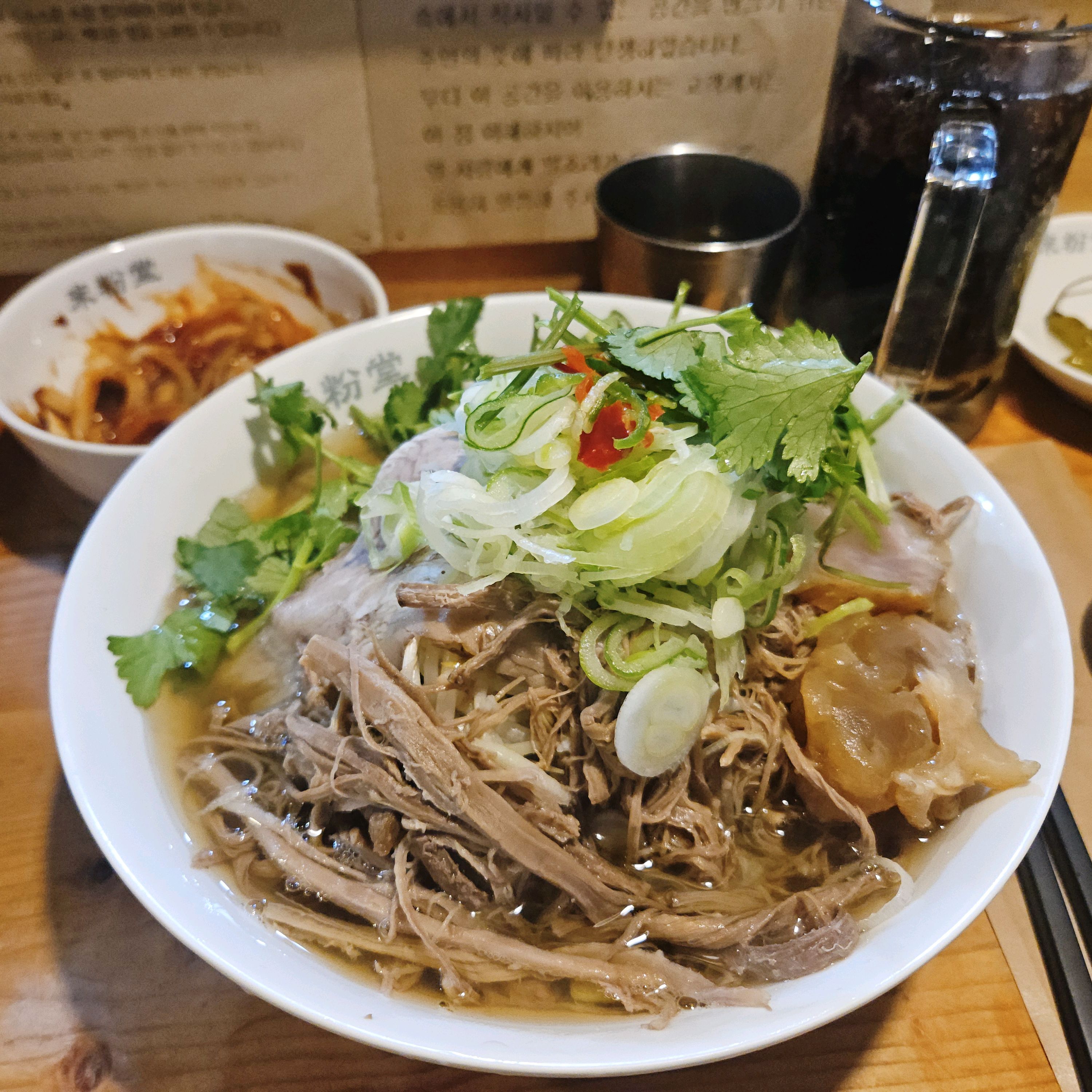 변함없는 맛과 양 친절함에 항상 감동받아요 다른 지점도 몇 군데 가봤는데 저는 본점이 제일