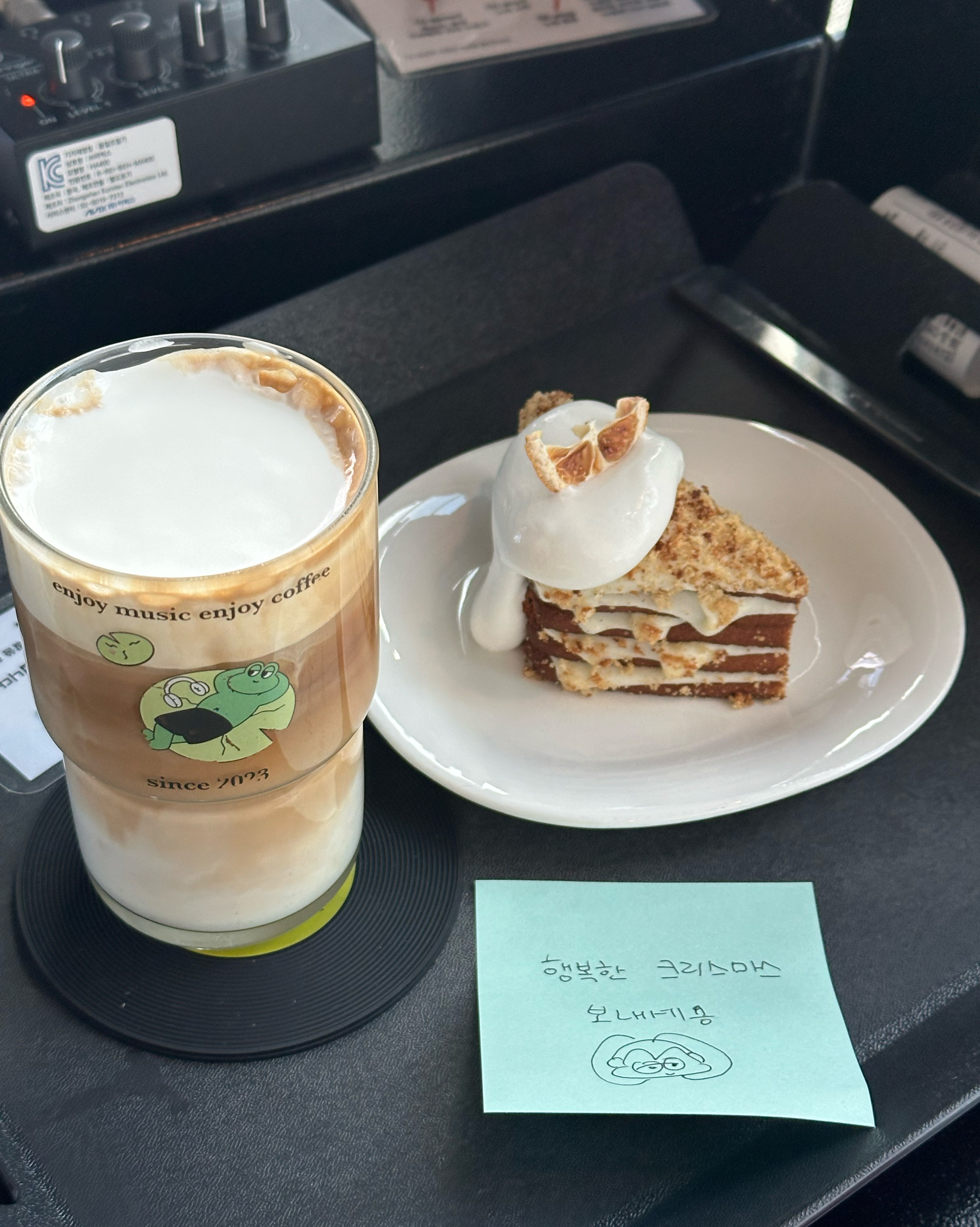 까먹고 이제야 리뷰 쓰네요 ㅎㅎ 너무나 애정하는 공간 중에 하나 로미❣️ 초반에 비해 요즘