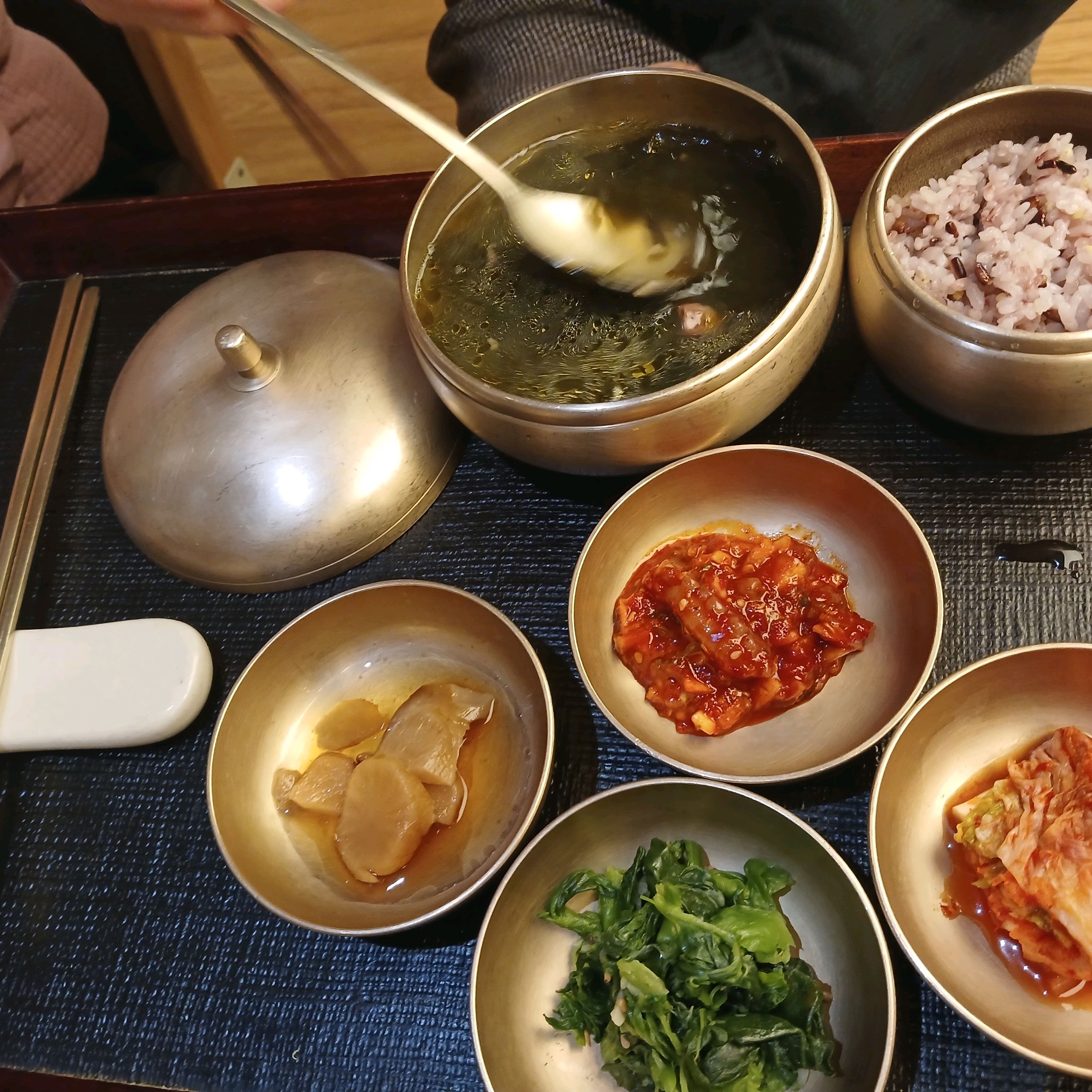팔순예약하고 친척들과 식사. 준비가 우여곡절 끝에 마무리하고 생갈비와 양념세트,과메기,갈비