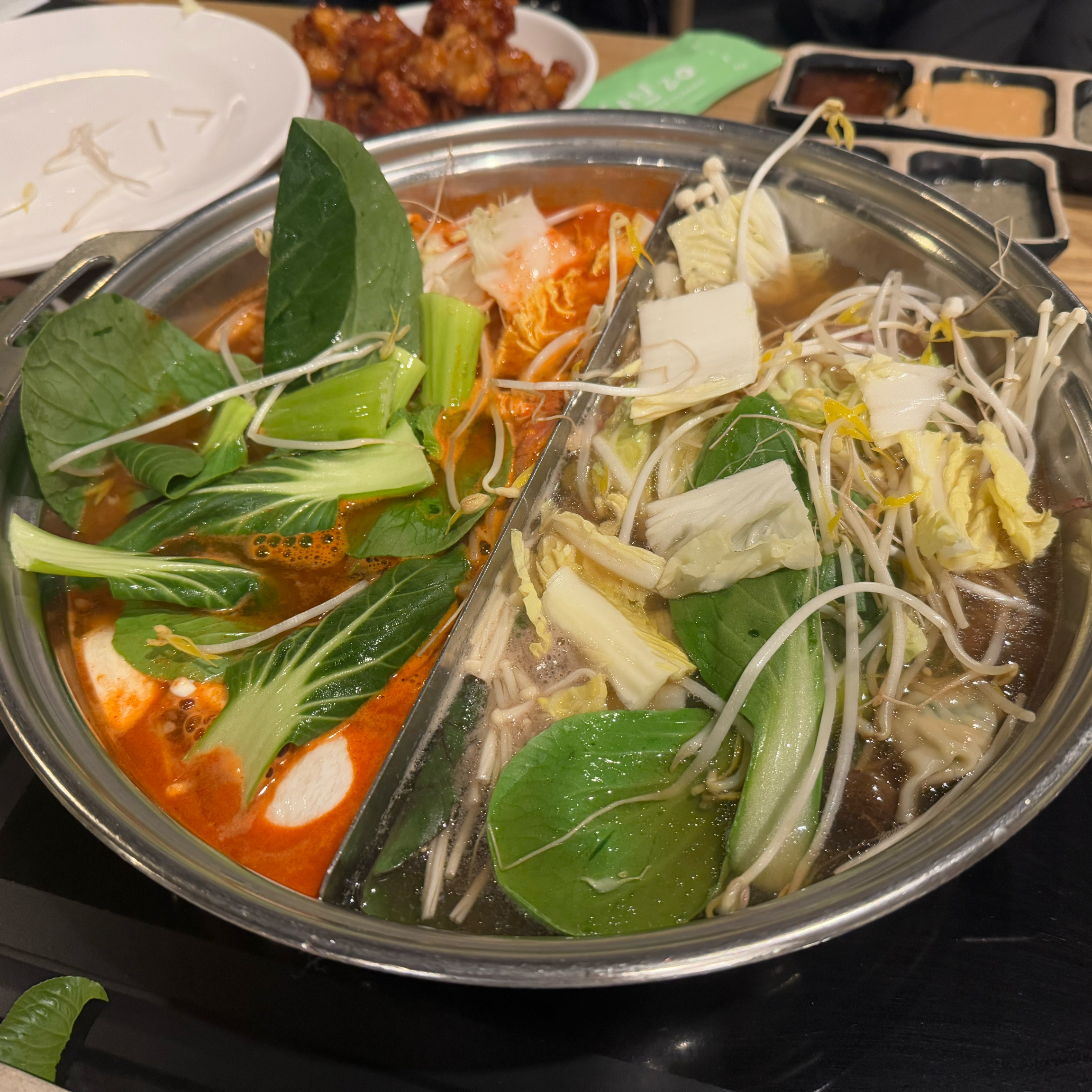 샤브20 만경관점 사람 많고 콜키지 무료, 단 고기 질이 다른 곳보다 별로고 직원 수가 작