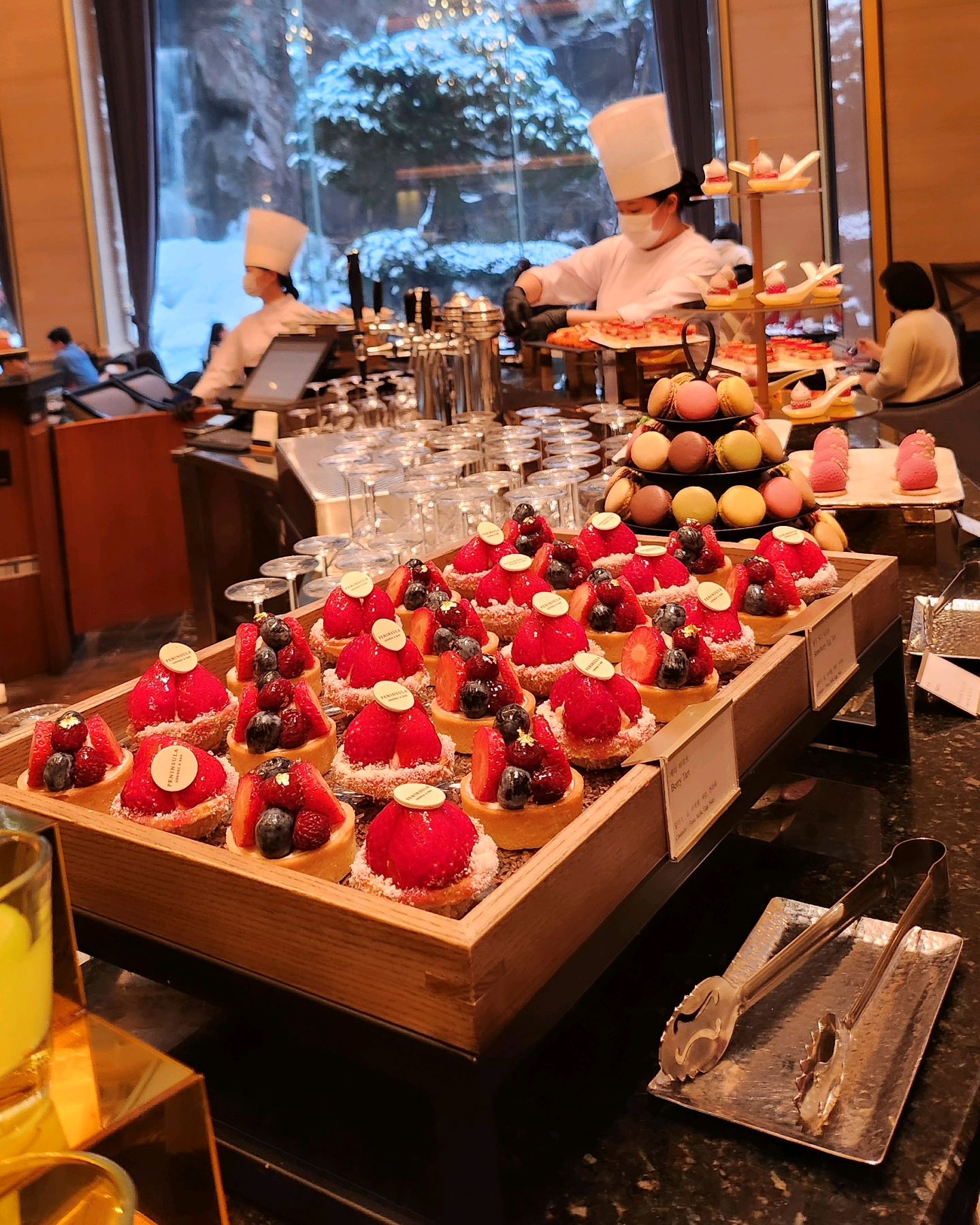 Lotte Hotel Seoul Peninsula Lounge & Bar, a famous restaurant in City Hall Station