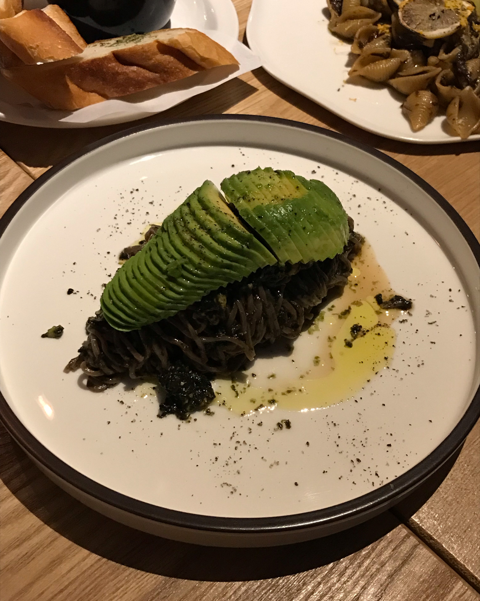 1번 방문해보고 너무 맛있어서 연속으로 방문하게 되었어요! 비건 식당인데 음식이 다 너무