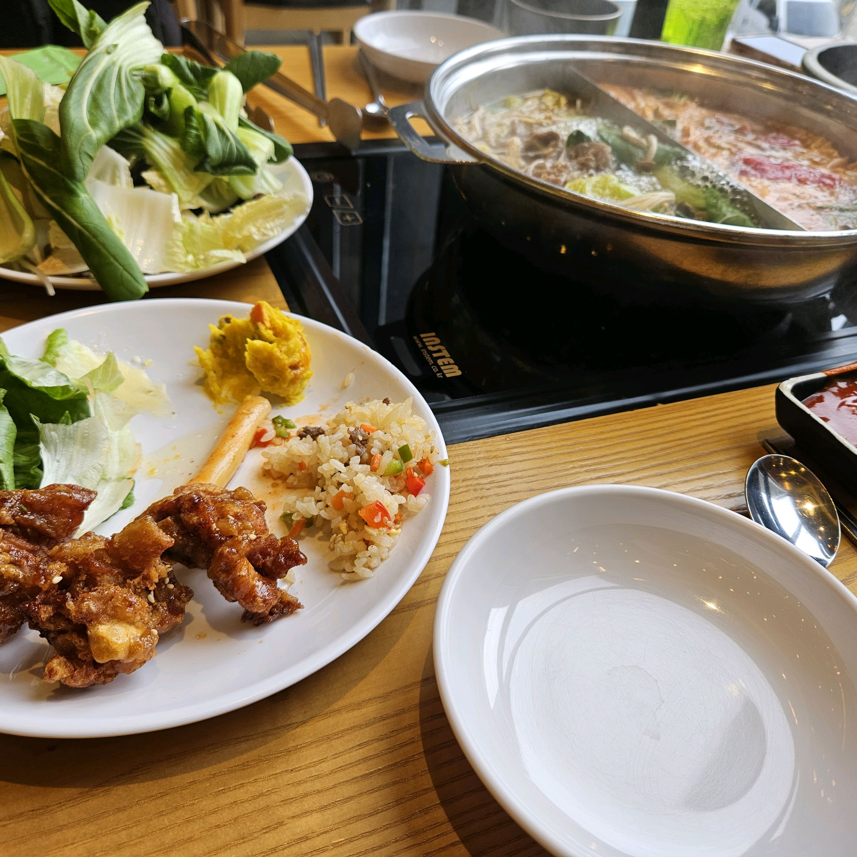 잘 먹었습니다. 직원분들 친절하시고. 빈그릇 바로바로 치워주심. 맛은 다른지점과 별반 차이