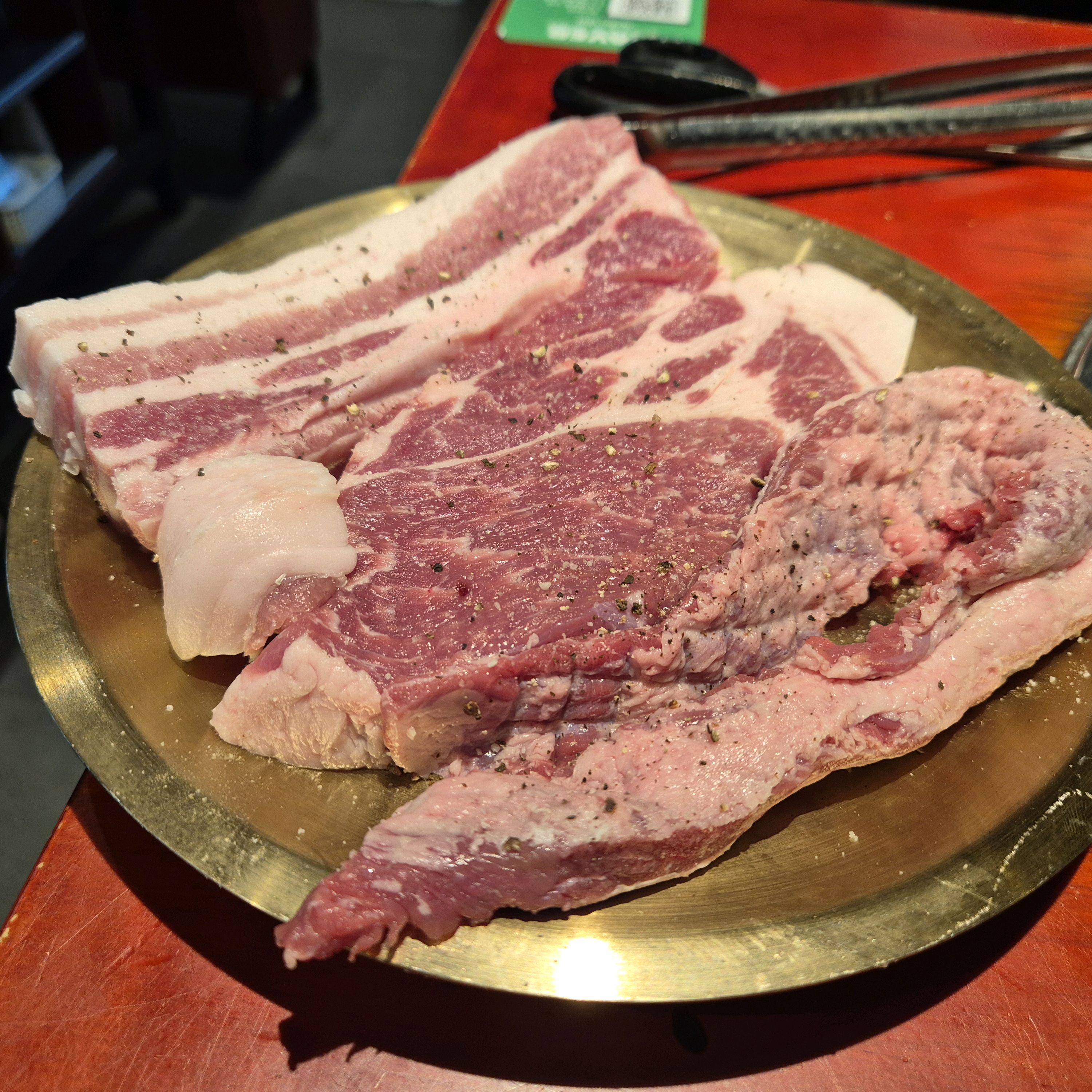 The restaurant in Jonggak Station is directly operated in Jongno, Yangyeonhwa-ro