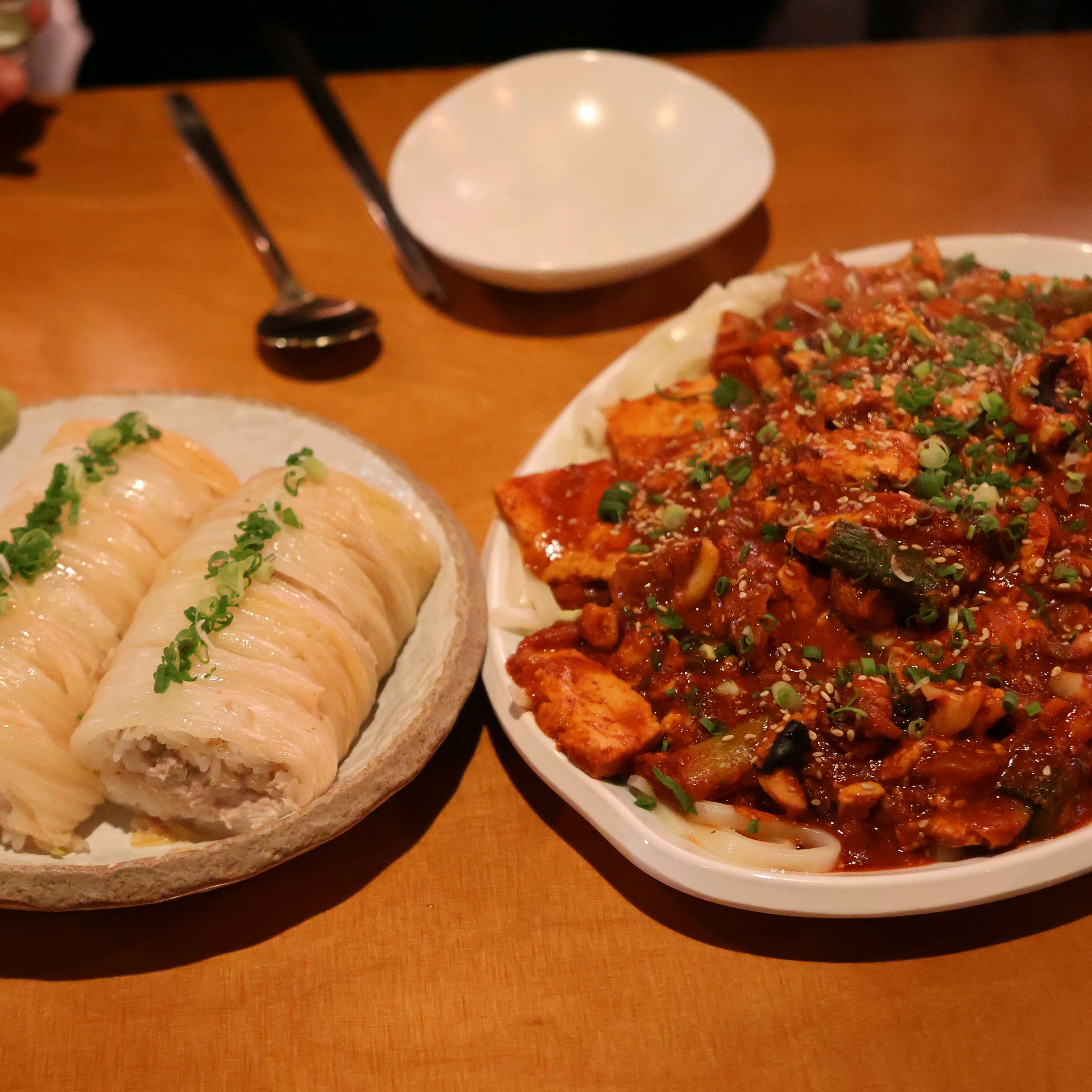 오랜만에 방문한 한븟 갑오징어 손두부 무침 이랑 묵은지 참치말이 너무 맛있게 흡입했어요ㅠ 