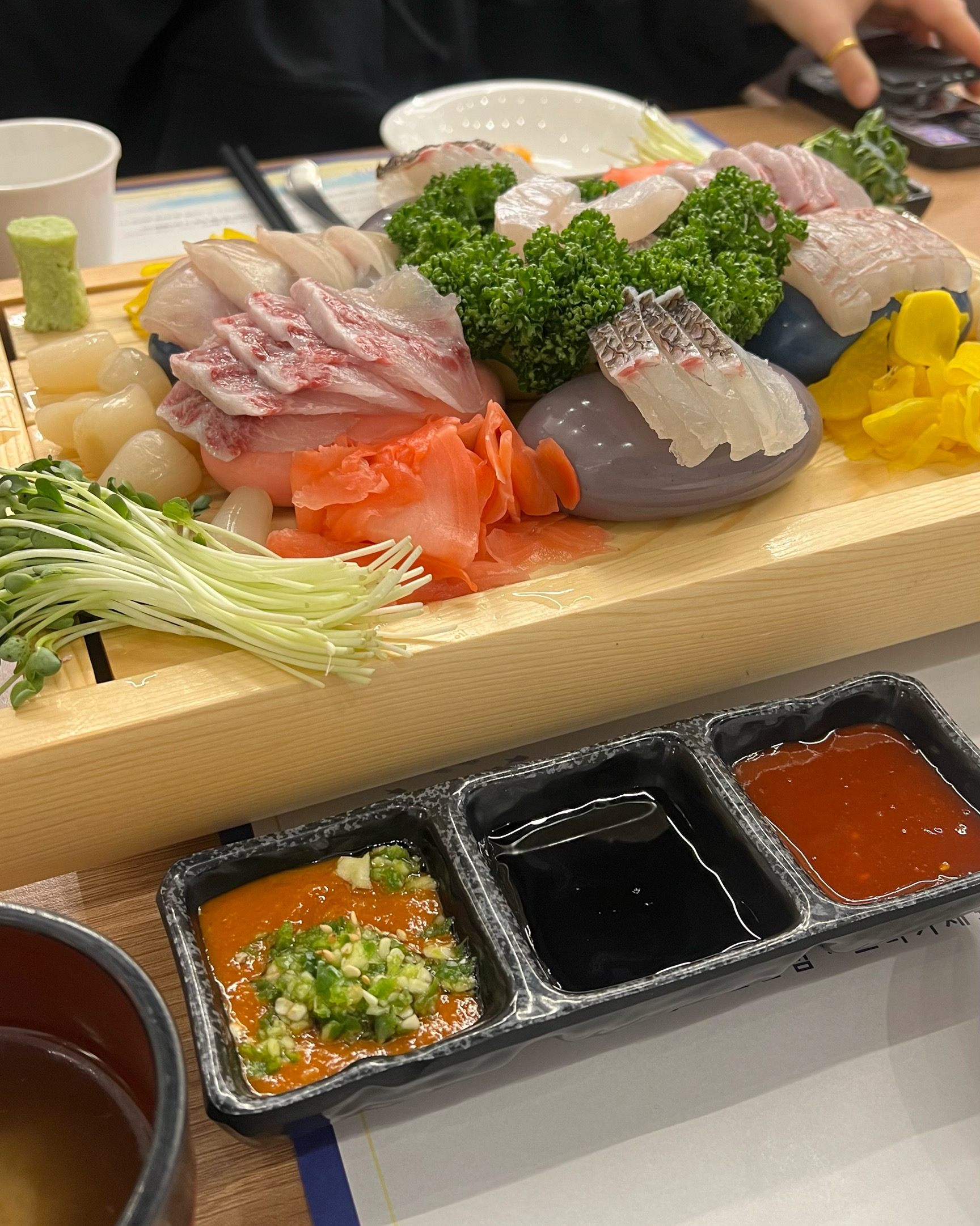 처음보다 리필할때 크기가 조금 작아지지만 그래도 맛있고 직원분들이 친절하셔서 기분좋게 식사