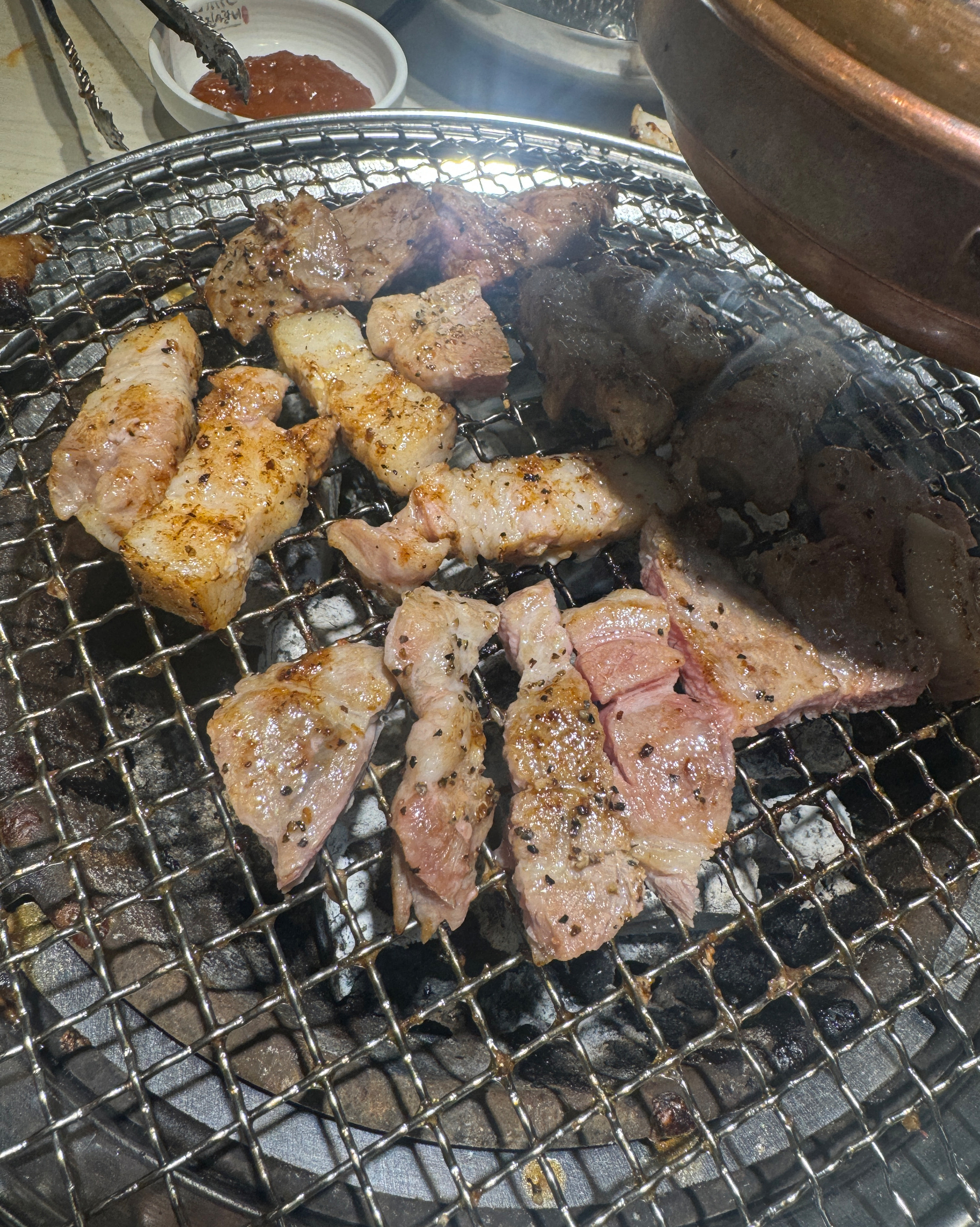 일단 맛있어서 추천드립니다. 고기 부드럽고 잡내같은거 전혀업구요! 갈비도 맛있는데 생고기도