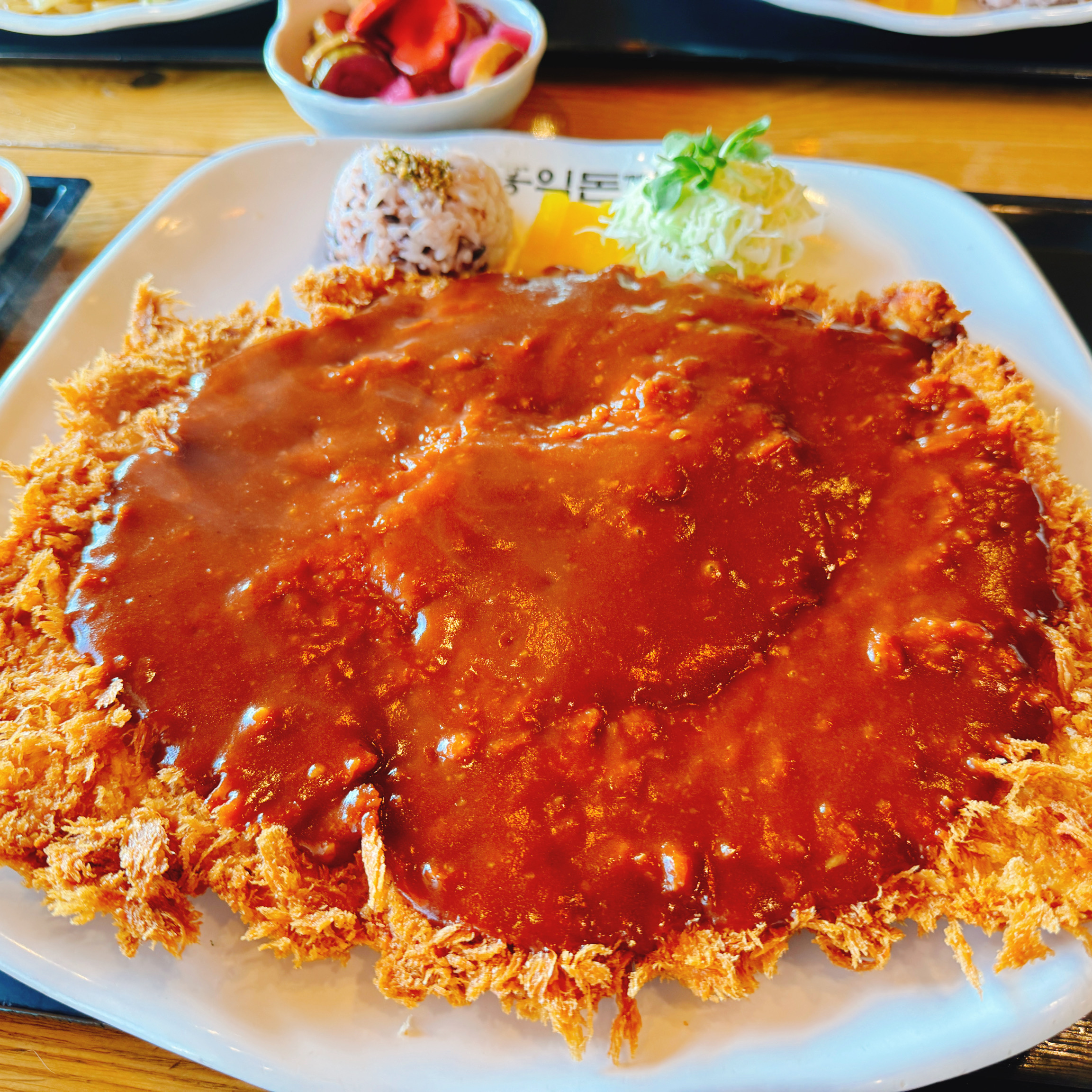 정말 양이 너무 많아서 맛있게 잘먹고 나왔습니다! - 광양 맛집 홍익돈까스 광양점