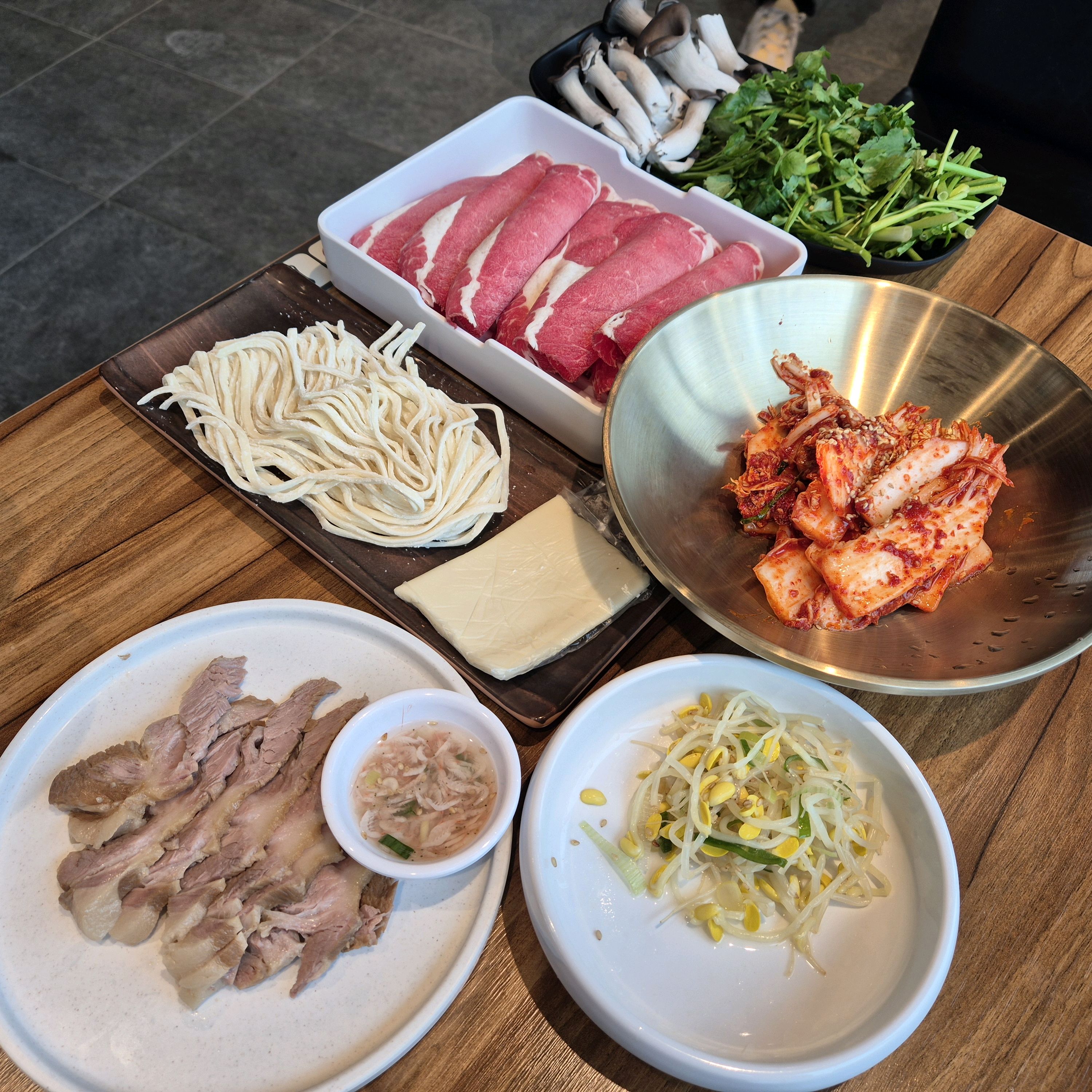  쌍용역 맛집 권박사 샤브 칼국수