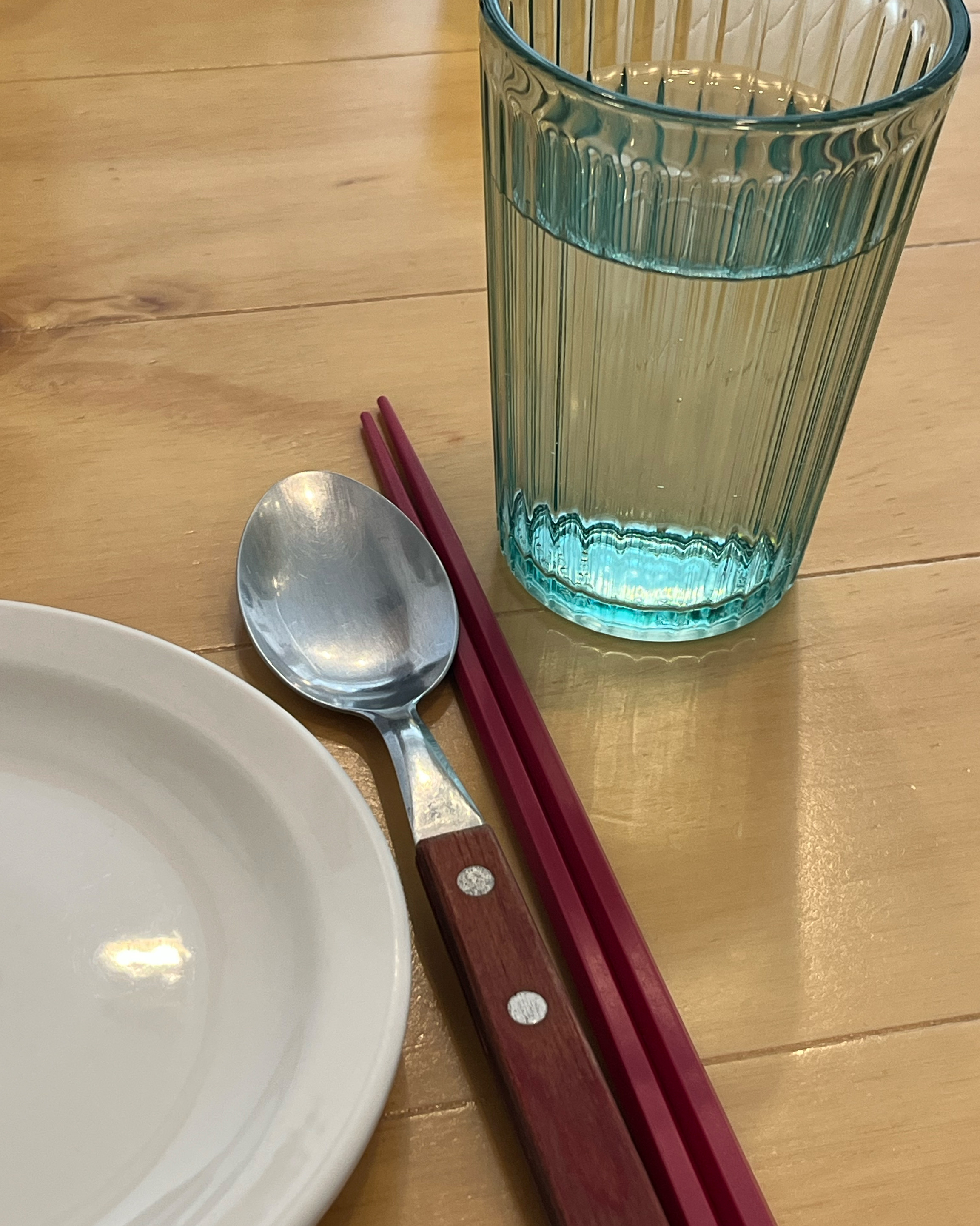 도라지쏨땀 수비드갈비 골동면 다 맛있었어요 다른 리뷰들처럼 다른 메뉴도 궁금해지네요 재방문