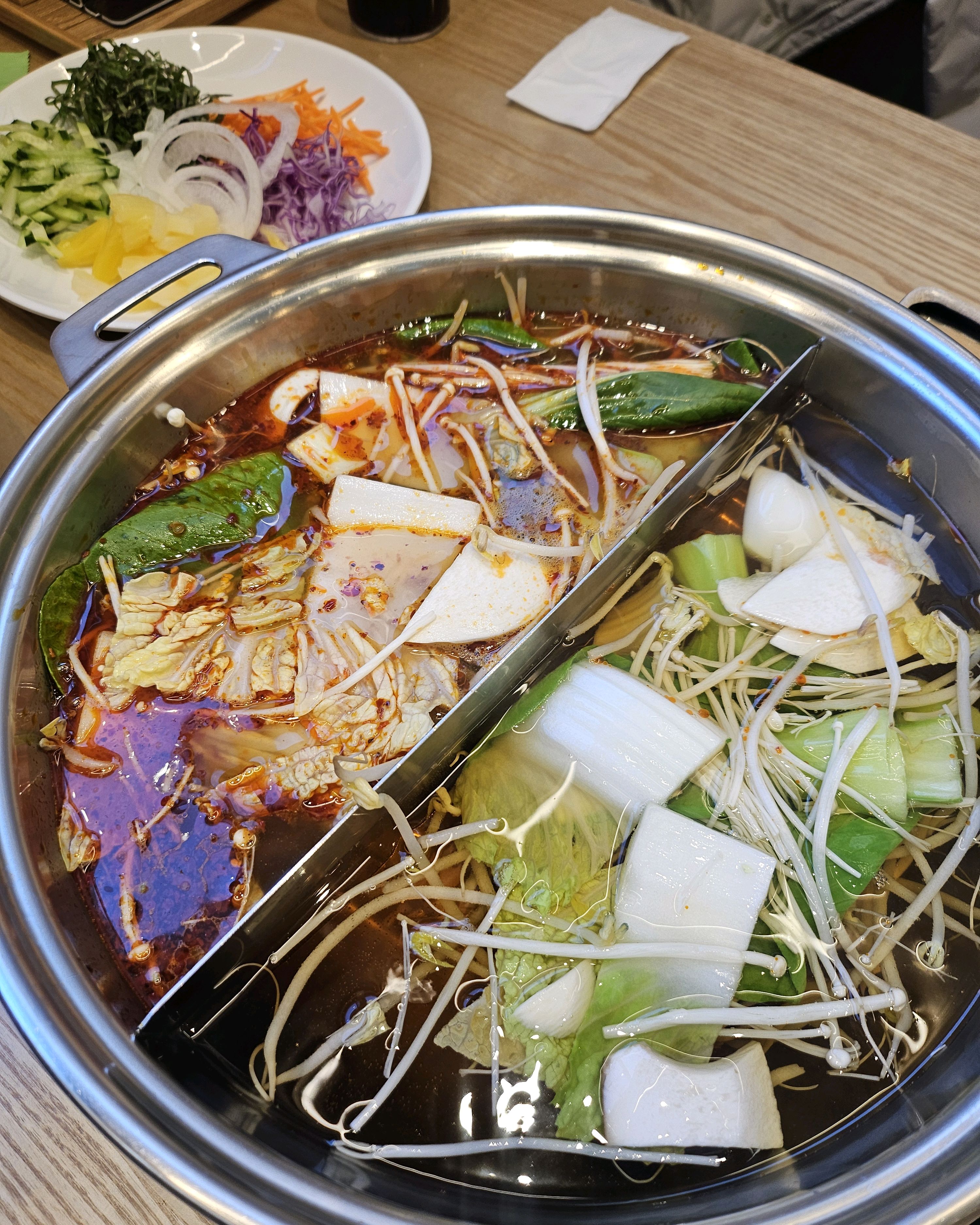 크리스마스날 갔는데 사람 엄청 많았어요...맛은 말모 말모 ㅎㅎ - 대구 대명동 맛집 샤브20 대명점