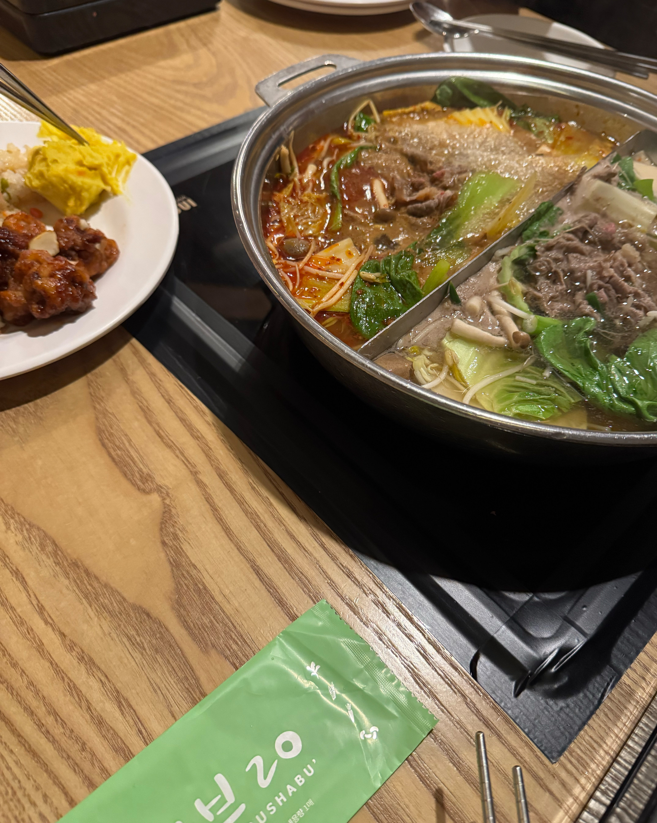 주차가 2시간이라 여유로울 것 같아 방문했는데 카운터는 친절했지만 서빙은 전체적으로 불친절