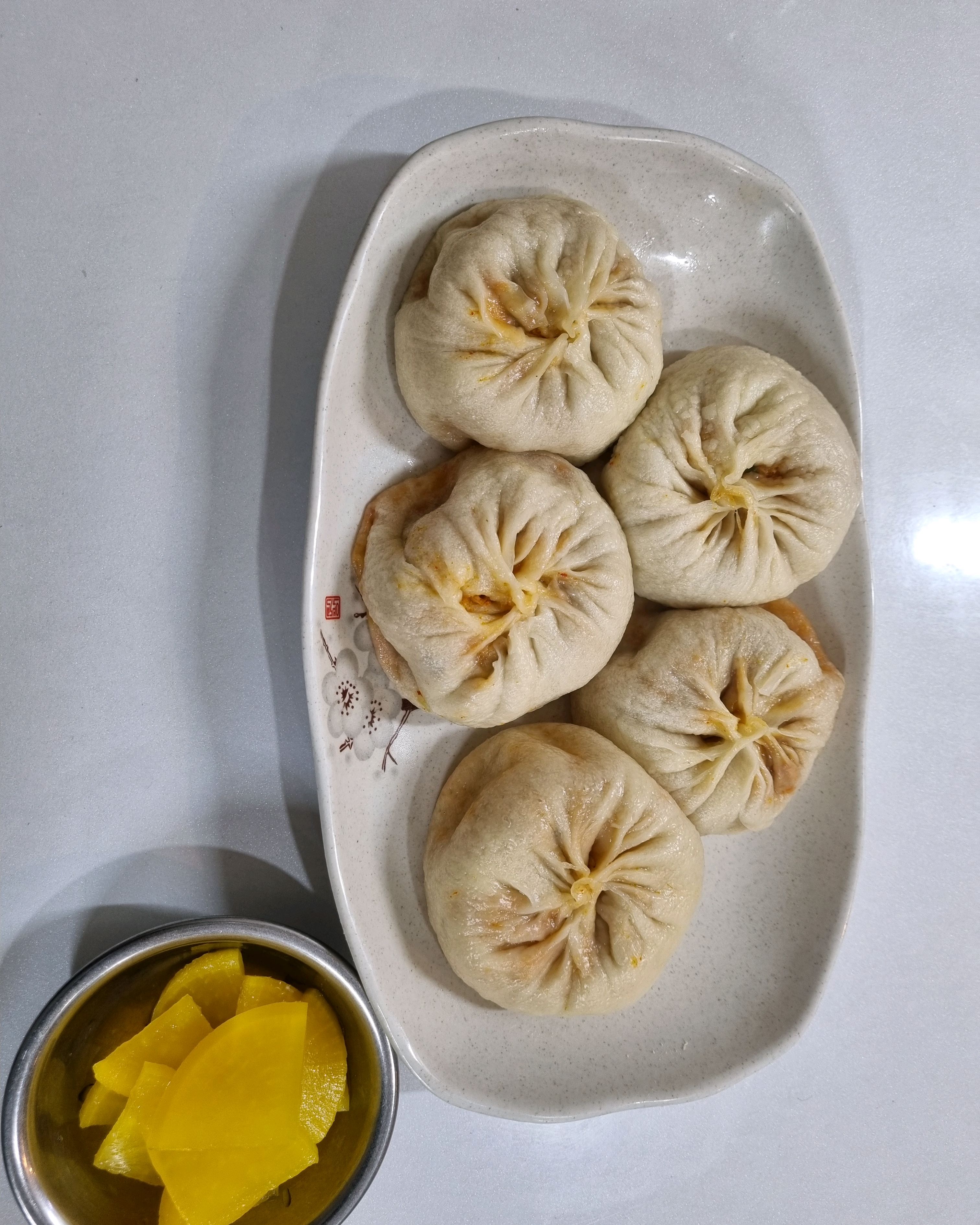 A famous restaurant in Cheonan Station. Drug dumplings and kalguksu