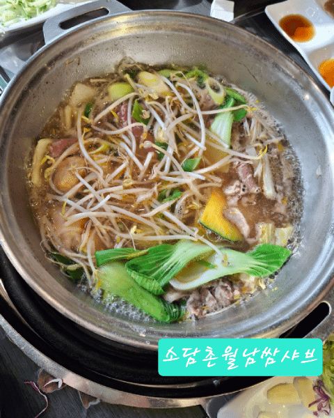 가격이 저렴하면서도 야채를 마음대로 가져다 먹을 수 있고 한쪽에 커피와 아이스크림을 먹을