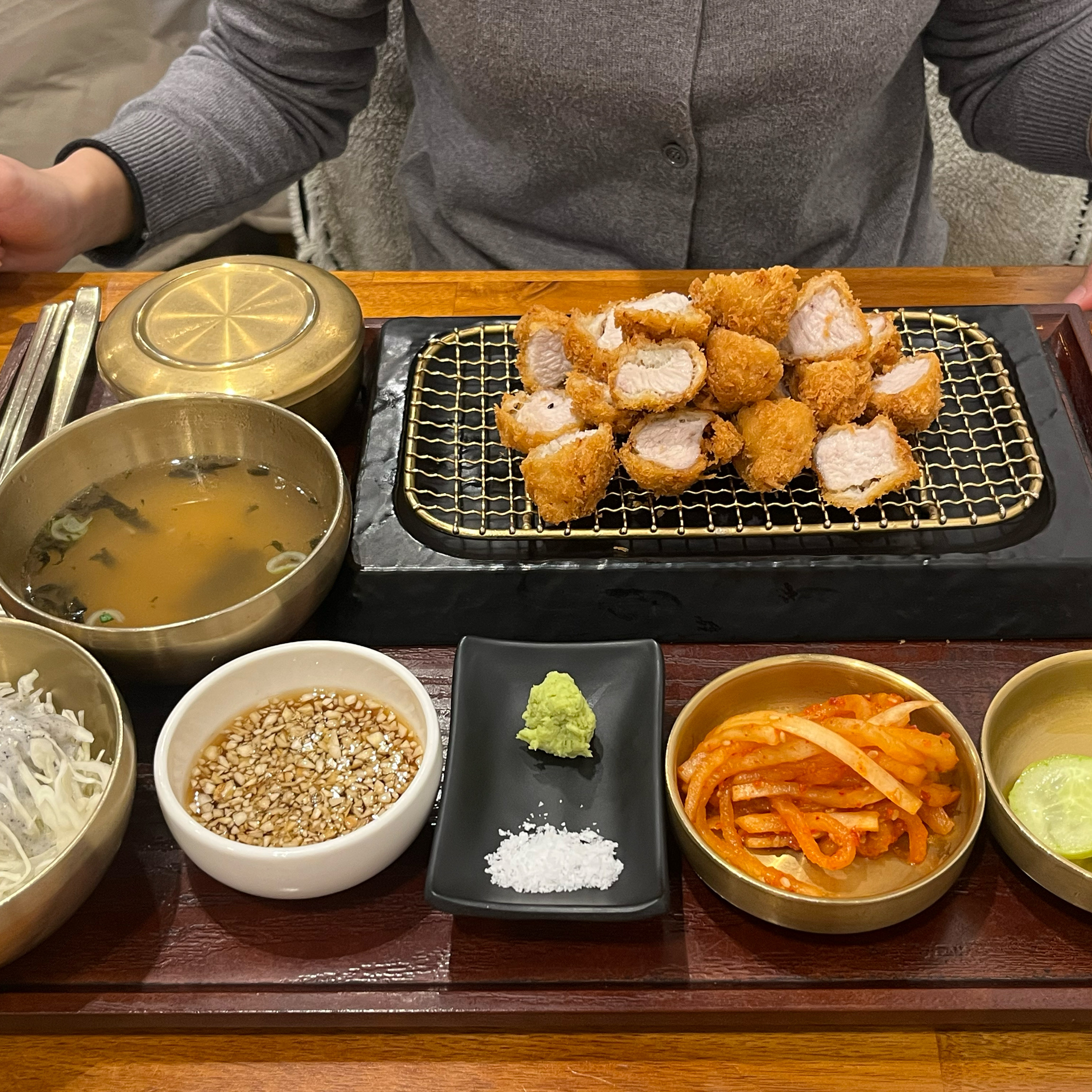 대전에 숨겨진 카츠 맛집~ 삼겹카츠는 좀더 쫄깃하고, 안심치즈카츠는 치즈와 부드러운 살결이