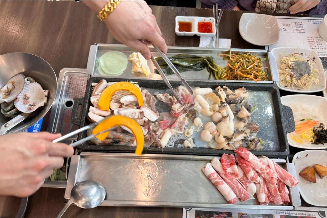 해산물이라 가격대는 있는편이 수긍이 갔고요. 전복5마리, 관자 2개, 차돌박이 구성으로 알