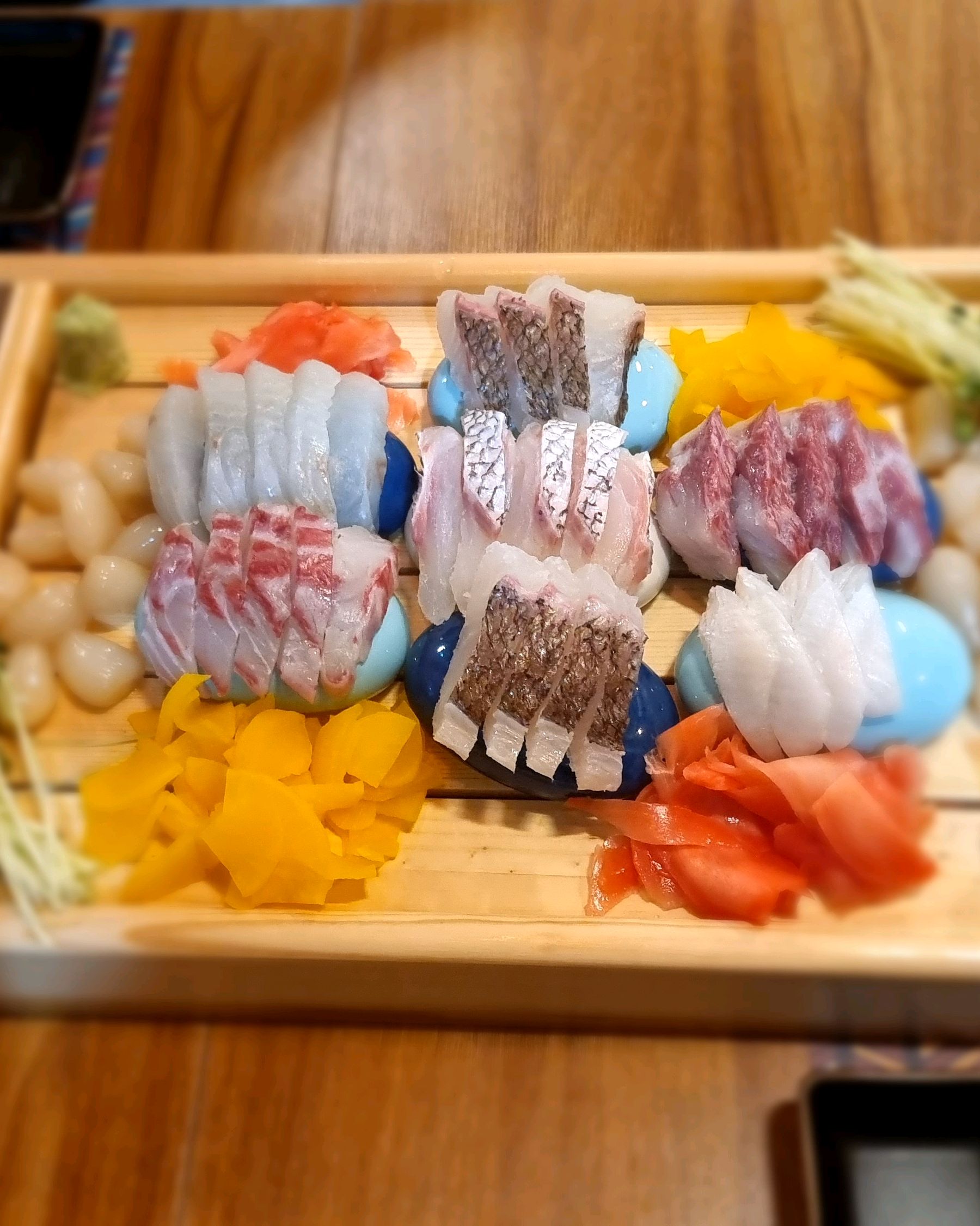 어제 지인들과 방문했습니다. 맛은 말할 것도 없고, 너무 친절하십니다. 회를 워낙 좋아해서