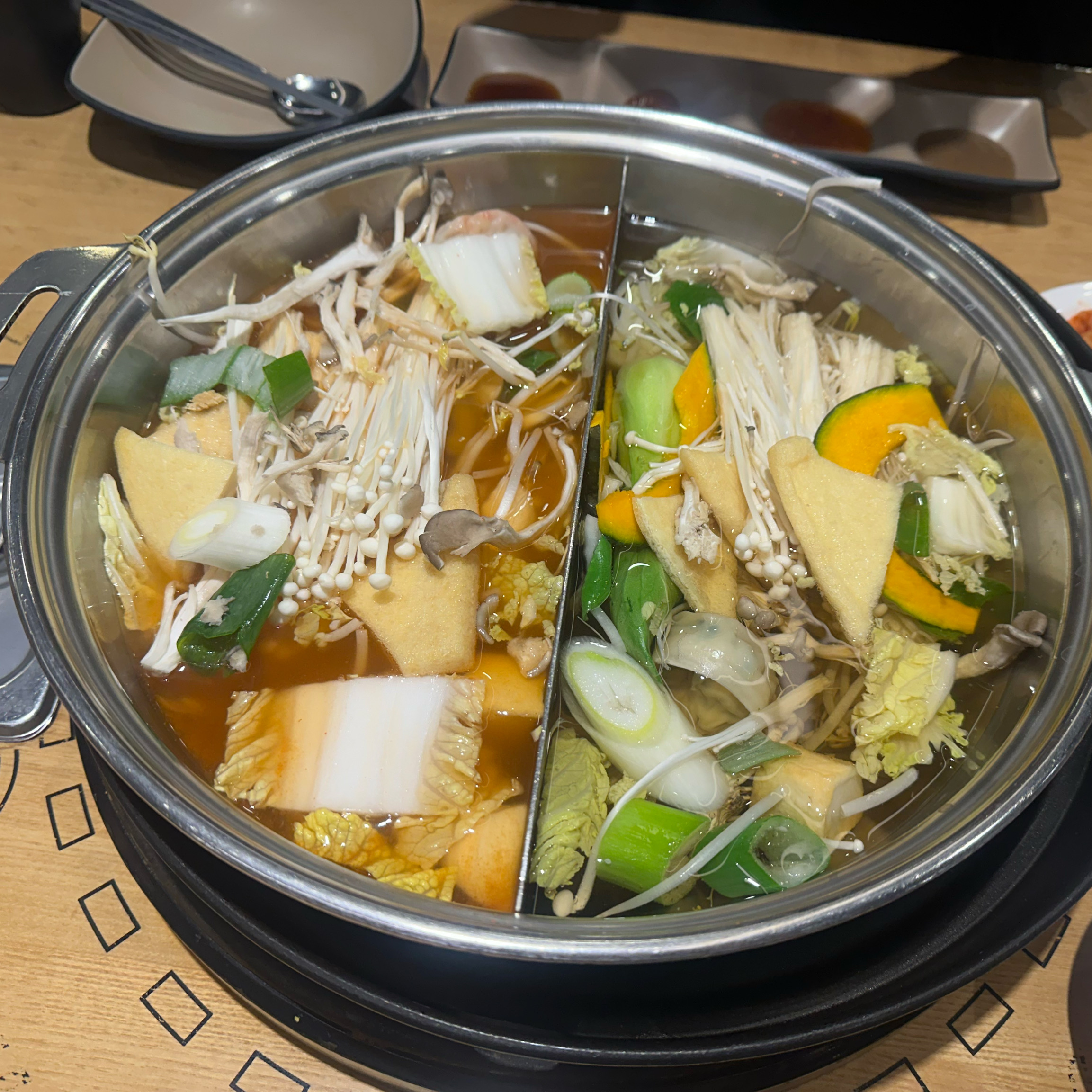 처음 가봤는데 월남쌈에 샤브까지 아주 알차게 먹을 수 있어서 좋네요~~~ - 구산역 맛집 소담촌 구산직영점