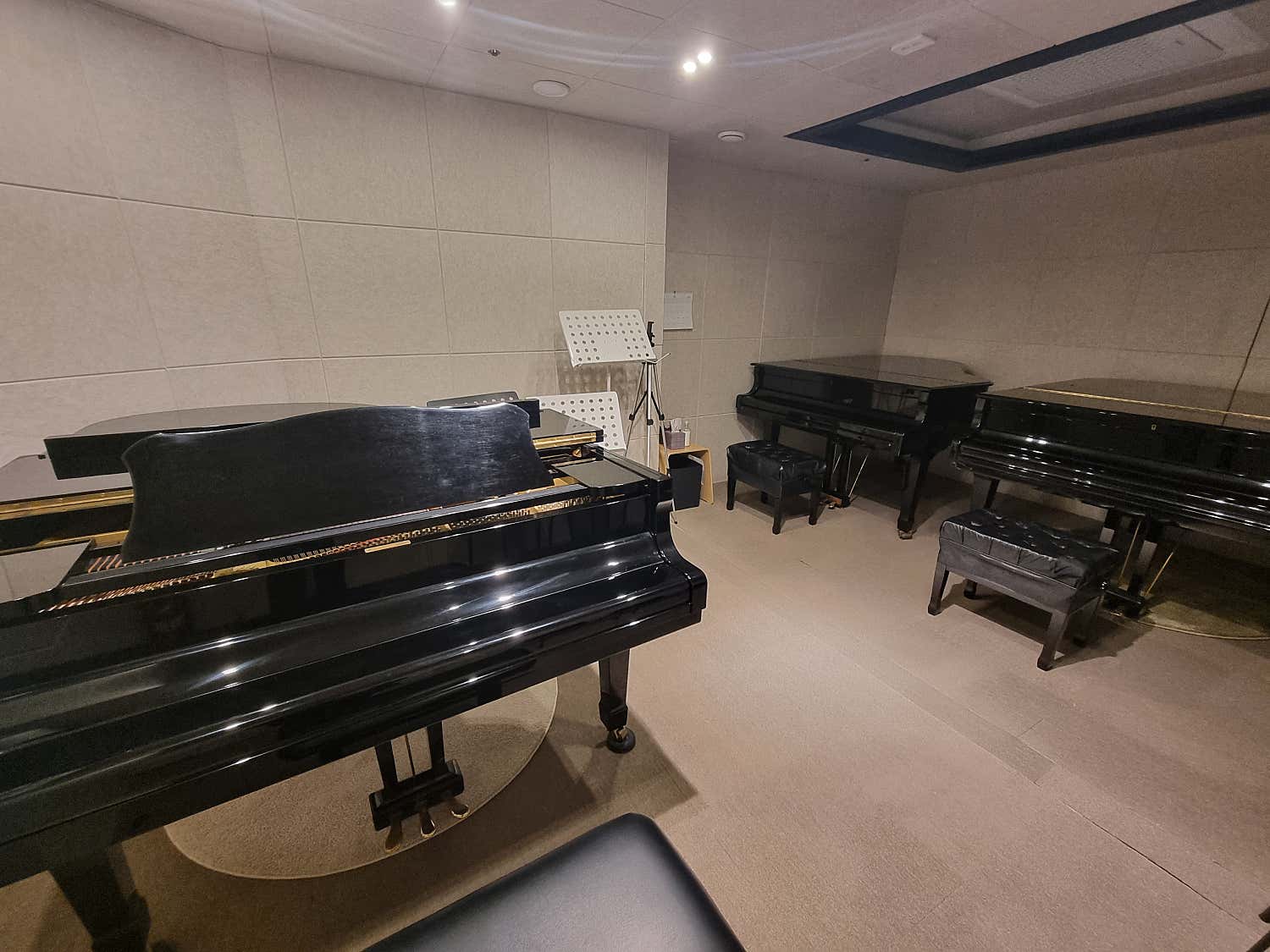 2번째 스튜디오 사진