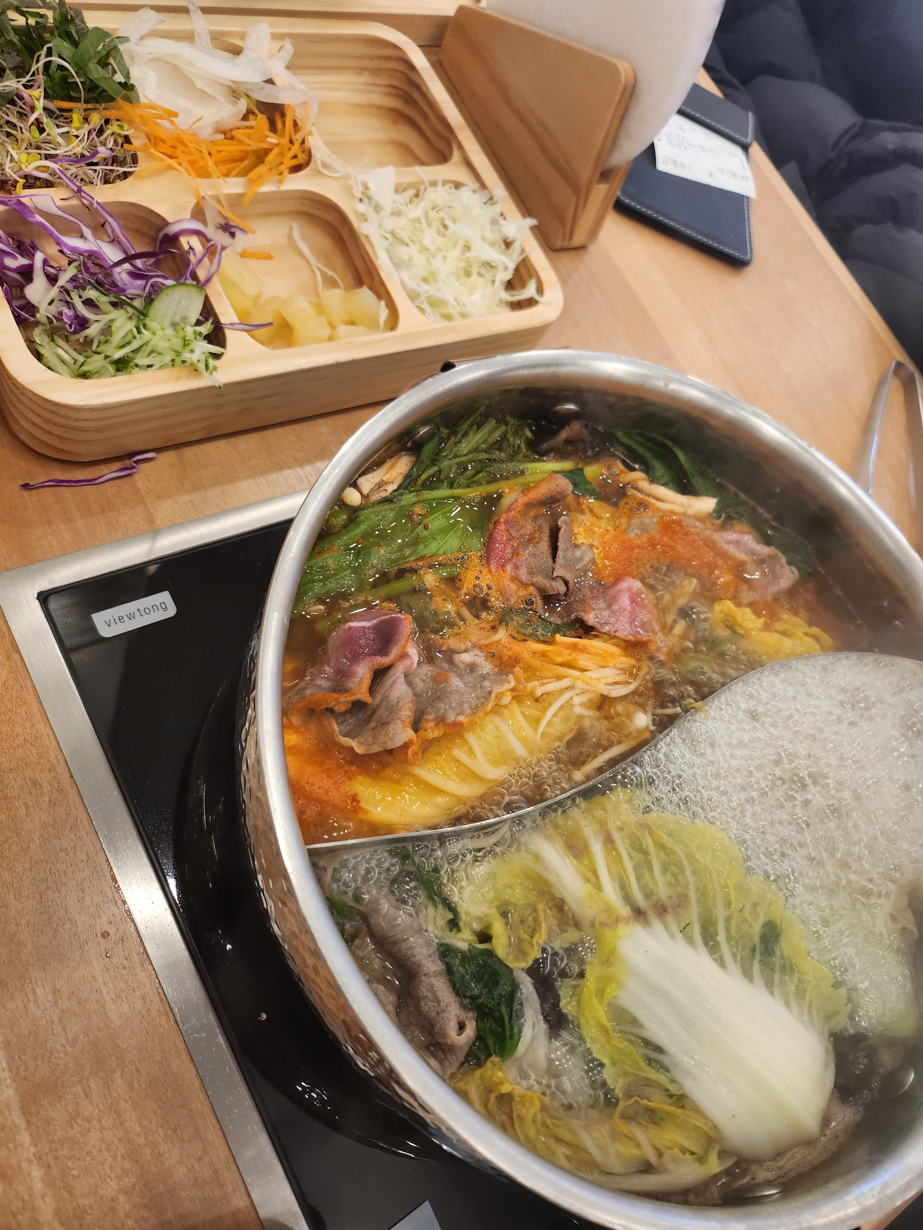 평일 점심시간에 갔는데 손님들이 가득해요 - 청주 봉명동 맛집 샤브올데이 청주봉명점