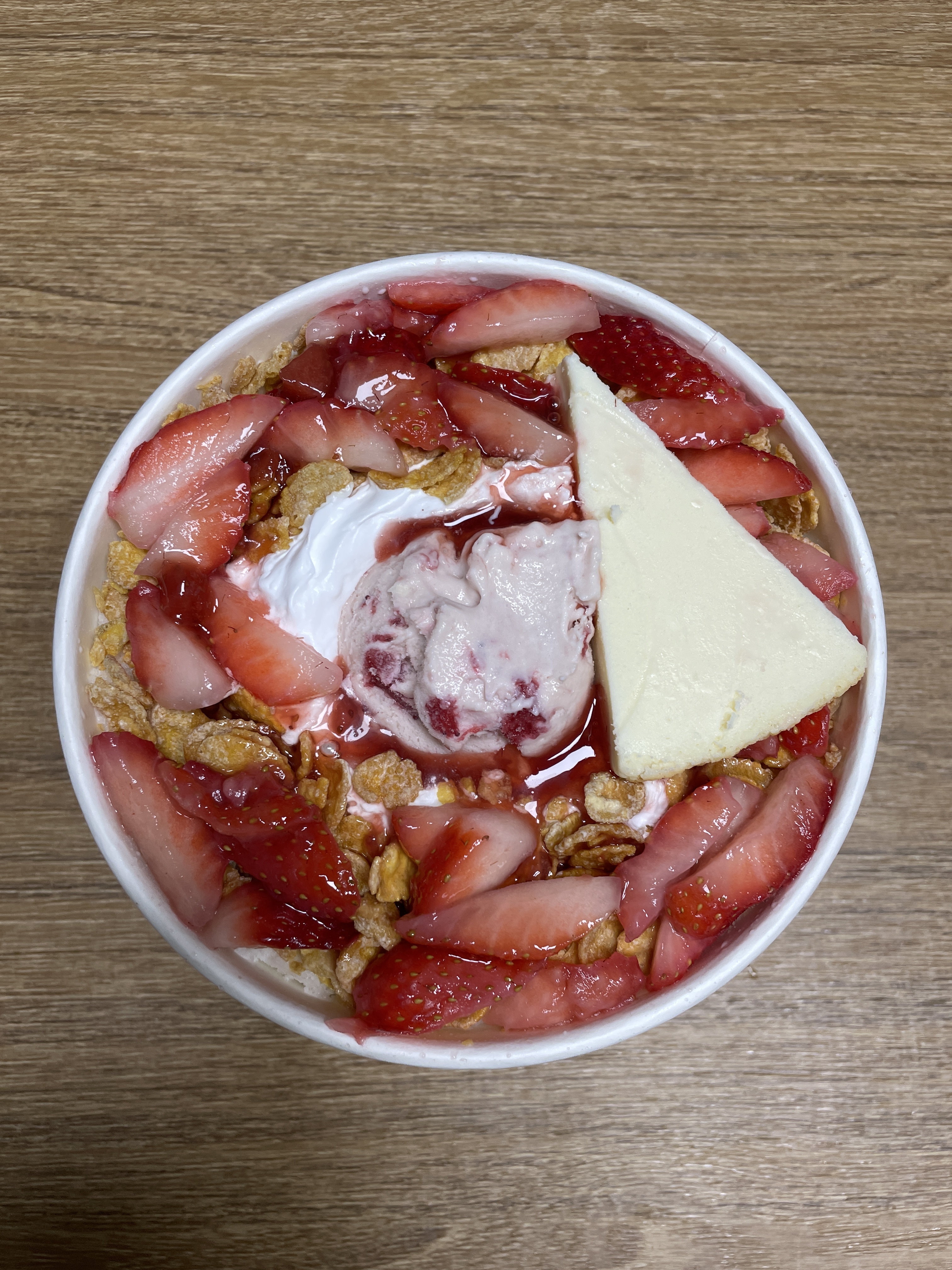 하겐다즈 딸기 빙수 포장해서 먹었어요!! 하겐다즈 아이스크림이 맛있는건 알겠는데 딸기 빙수