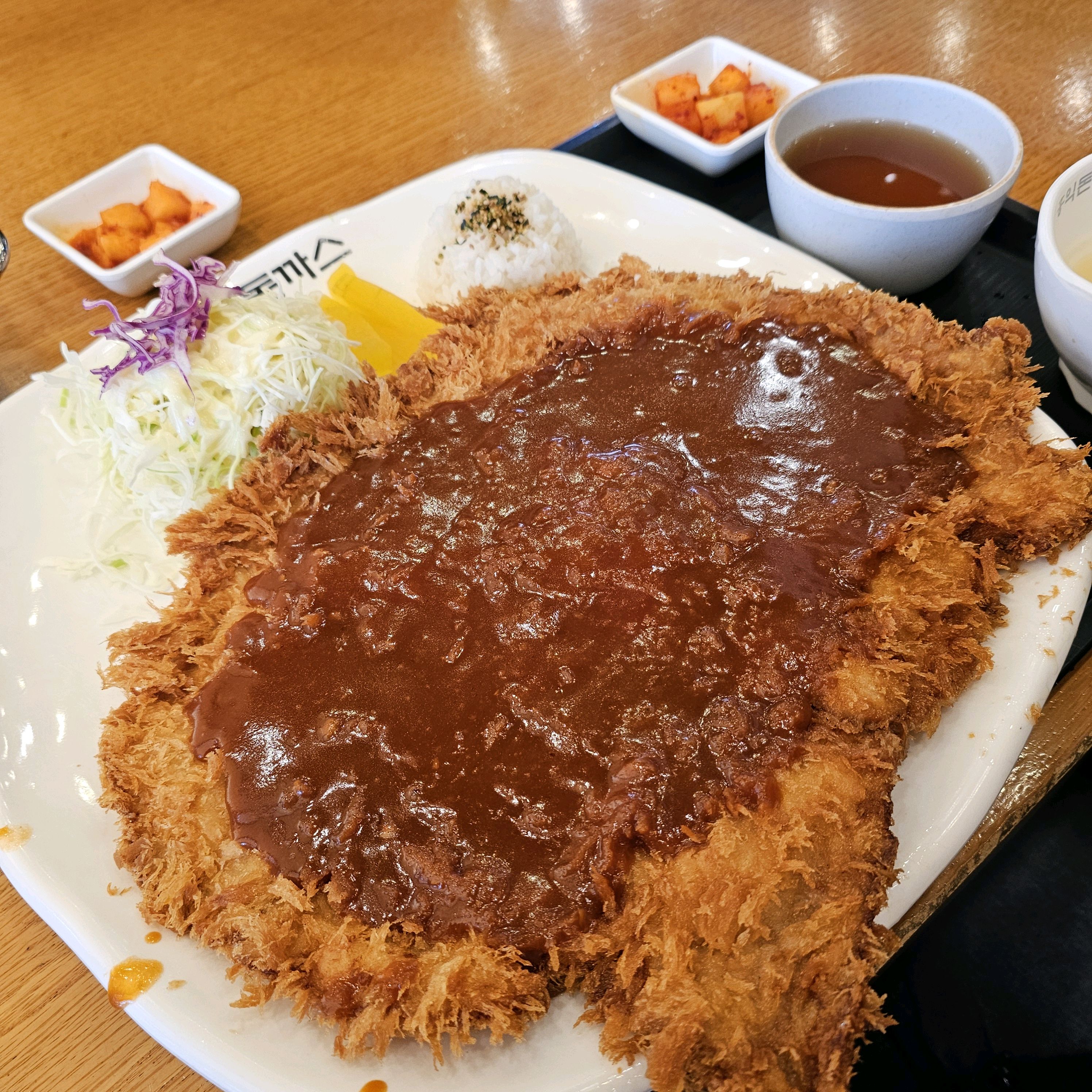 오랜만에 갔는데 여전히 양도 많고 맛있었어요~ - 원주 행구동 맛집 홍익돈까스 원주점