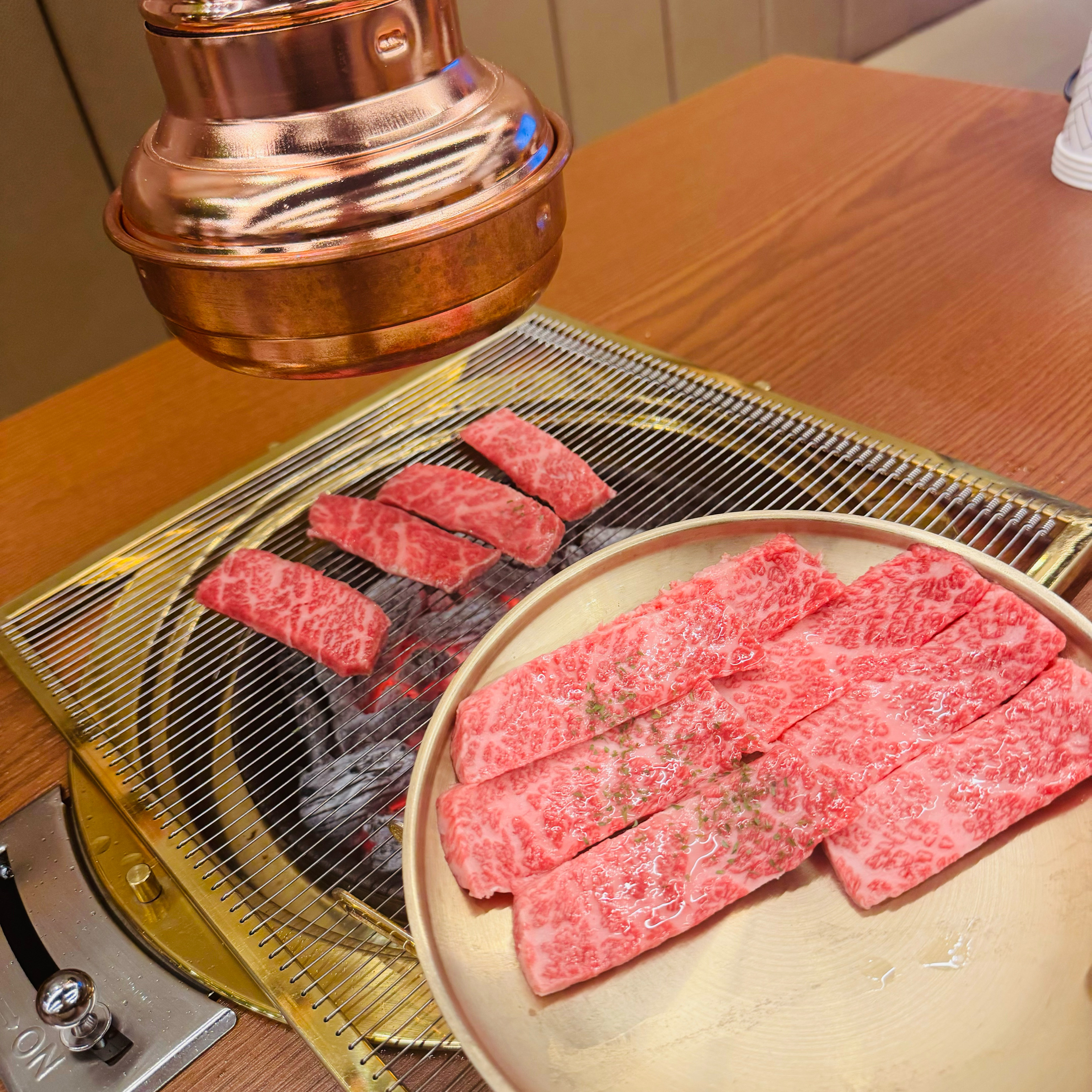 직원분들이 친절하시고 가게가 깨끗하고 고기가 너무 맛있어용^^~ - 불당동 맛집 우소참숯화로구이 본점
