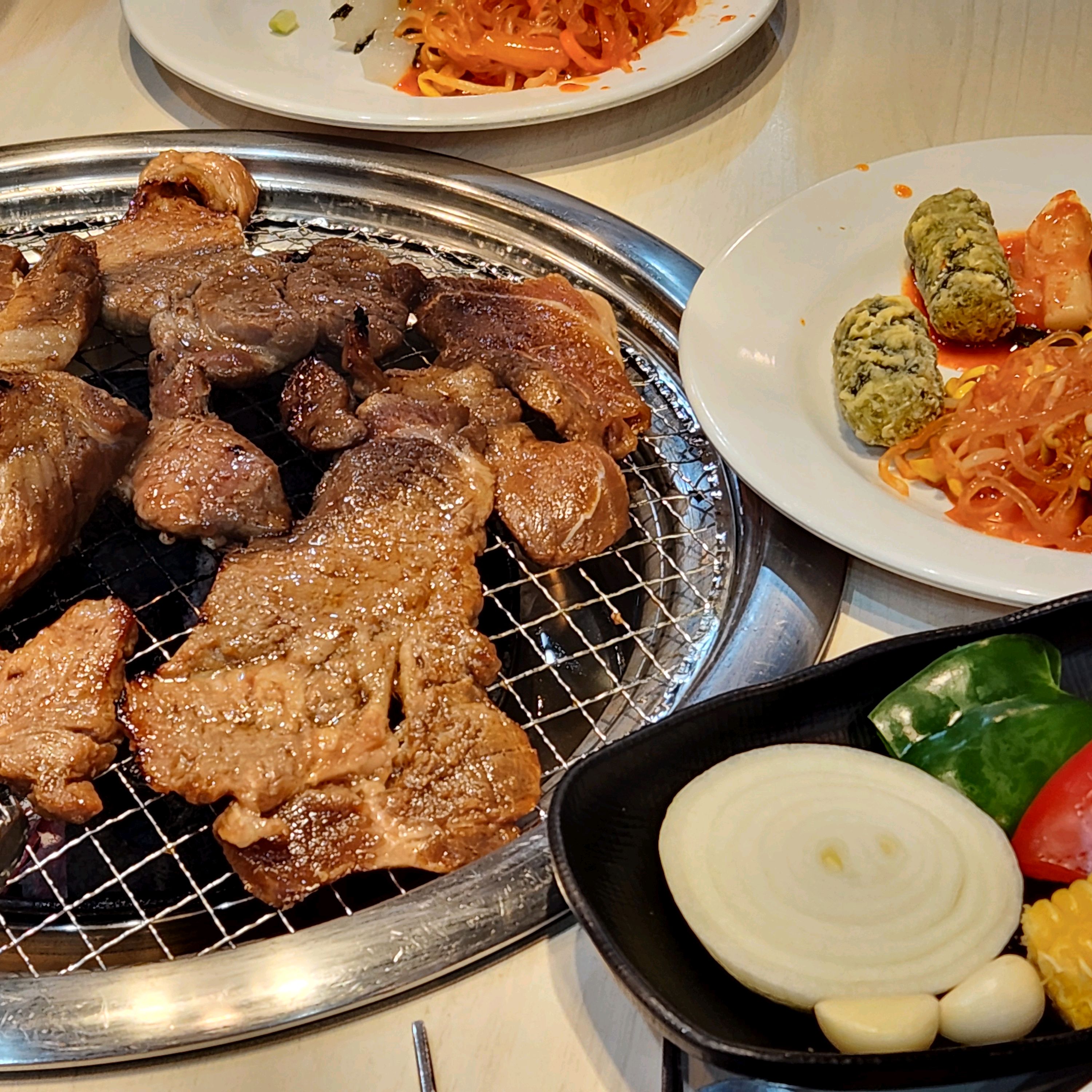 믿고 먹는 명륜진사갈비!! 신정네거리점은 특히나 고기 질도 좋고 사이드메뉴 된장찌개 포함