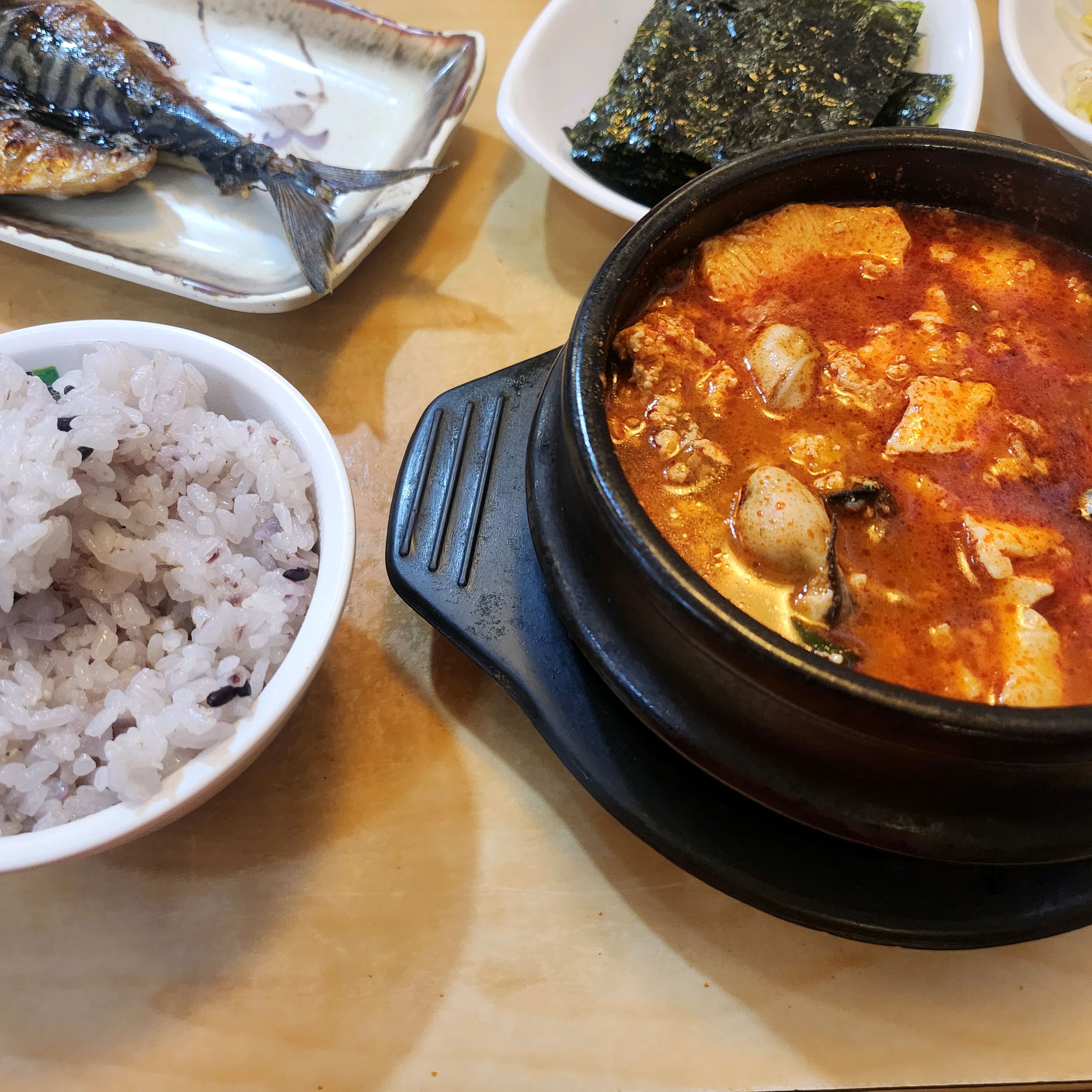 고등어정식 고등어도 크고 맛있구요 - 천호동 맛집 돌깨마을맷돌순두부 천호점