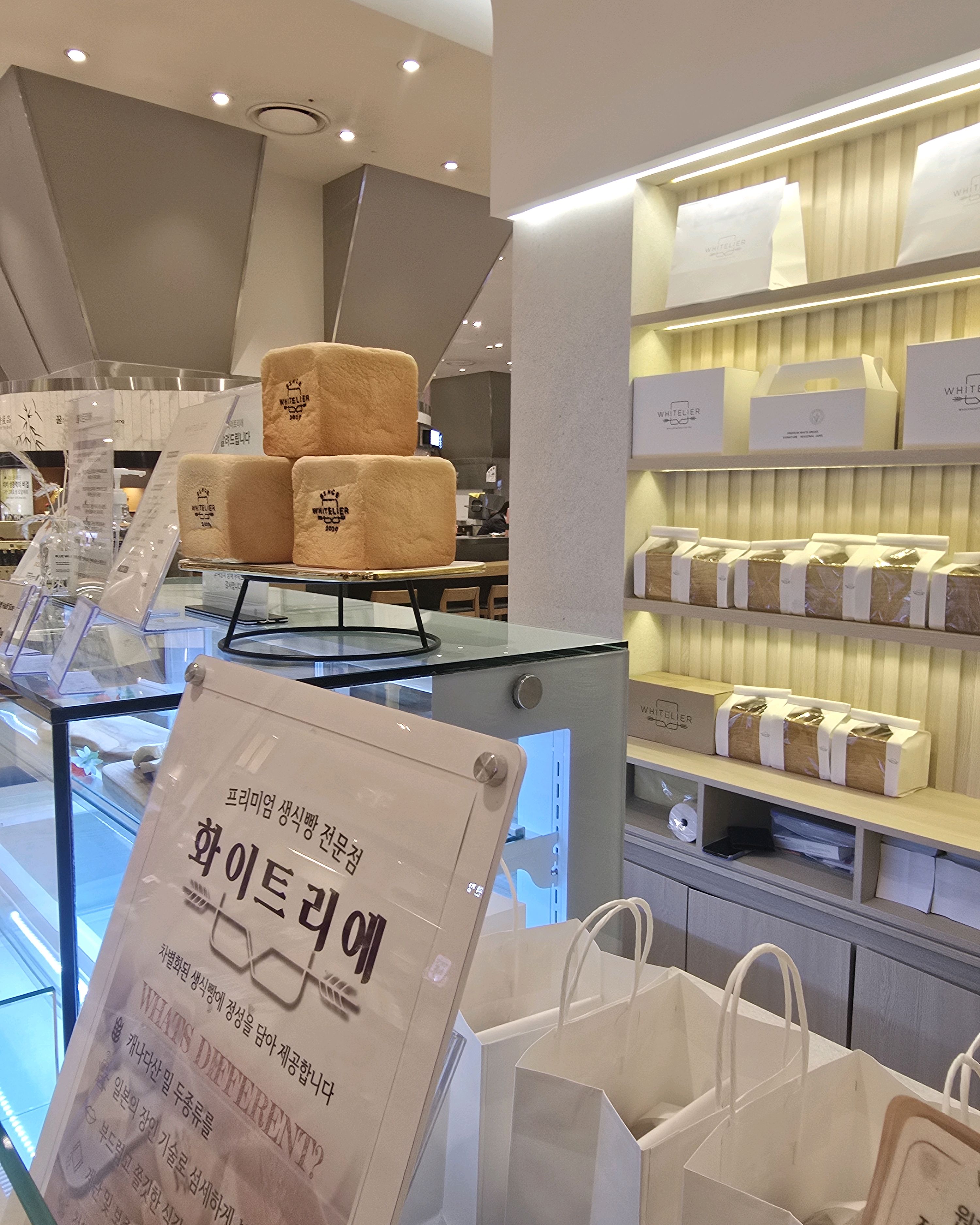 생식빵도 맛나지만 플뢰르 오븐에 돌려 먹음 정말 맛나요 - 부산 중구 맛집 화이트리에 롯데백화점광복점