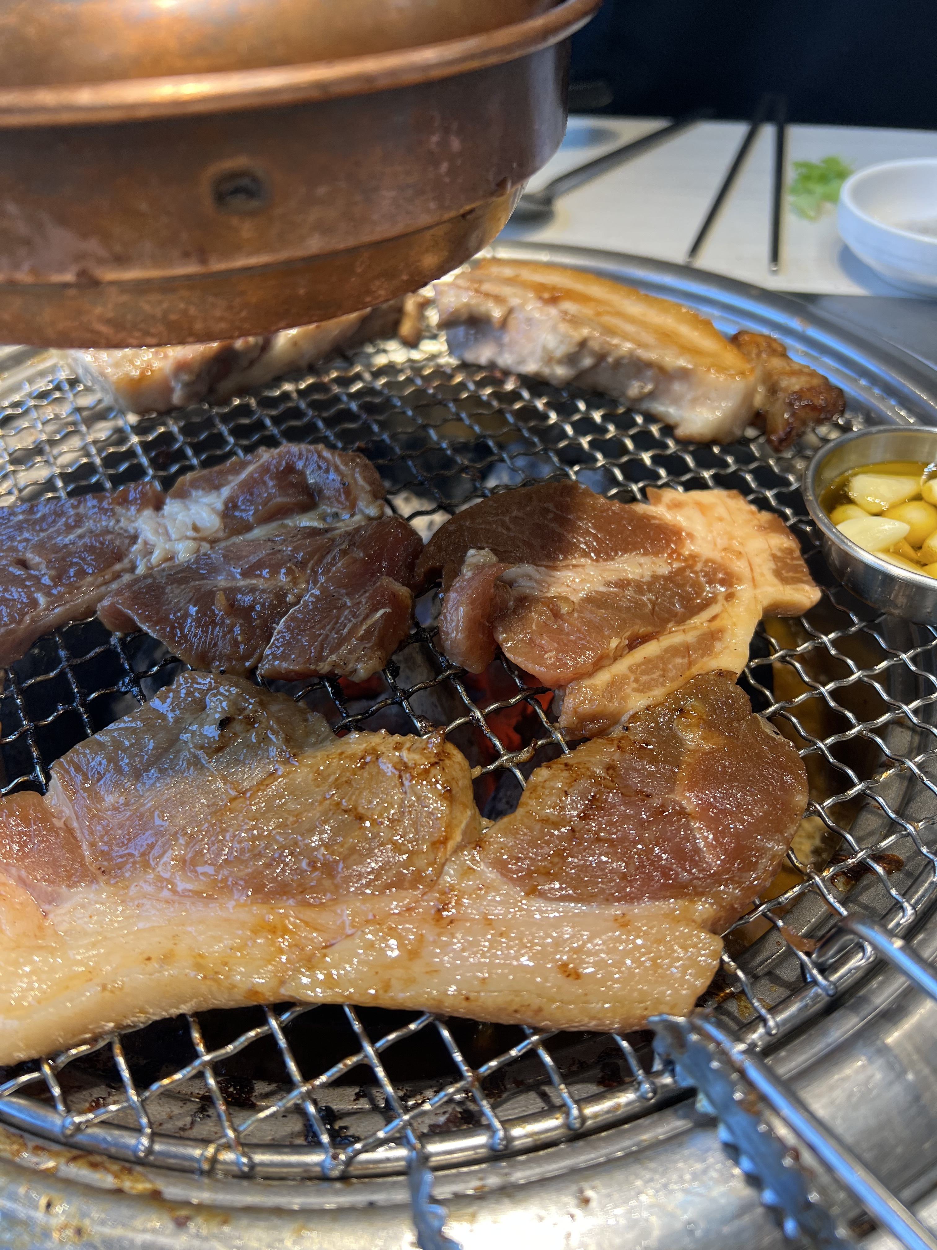 매장이 깔끔하고 관리가 잘되어있어서 좋아요 고기질도 좋고 무한리필이라고 해서 질떨어지거나 
