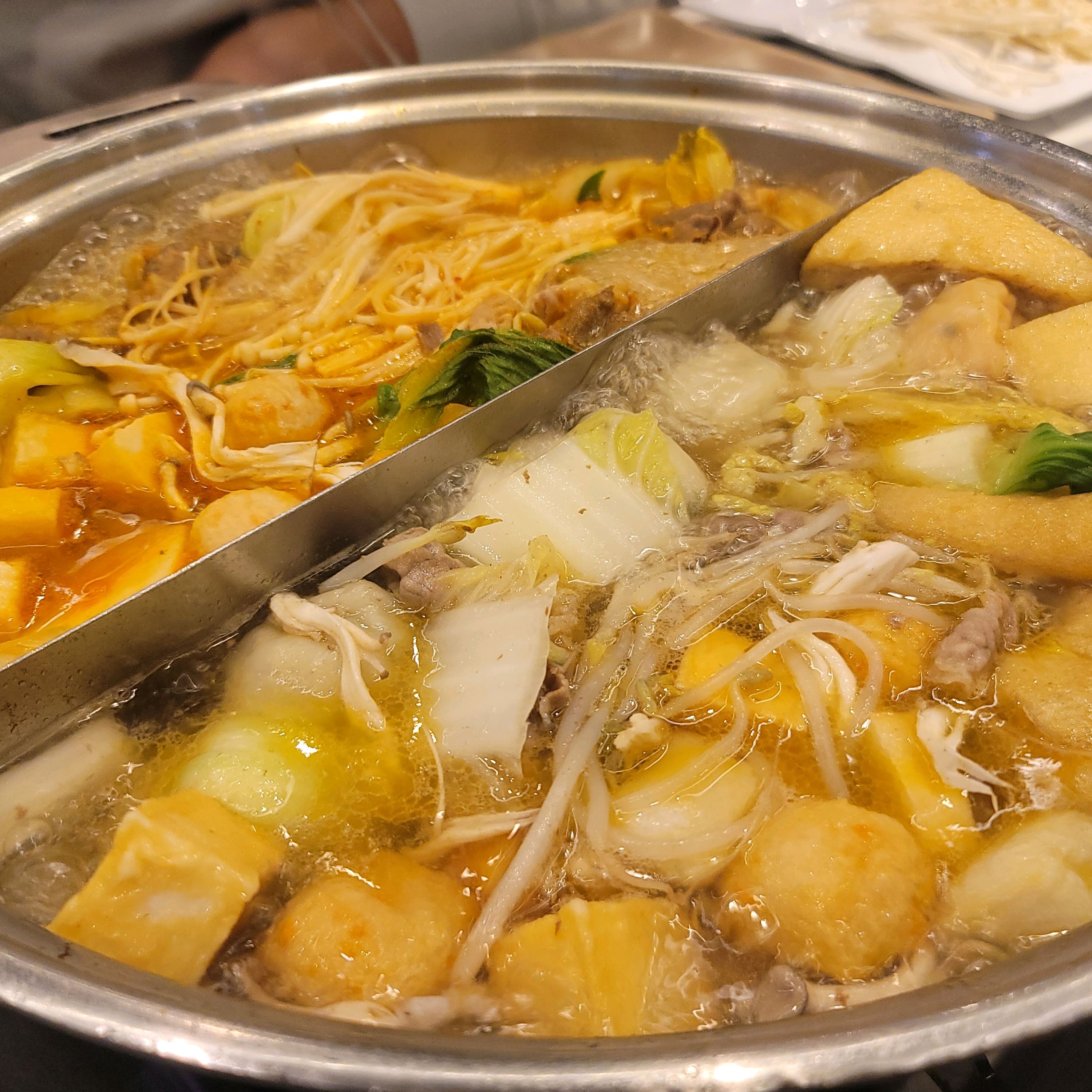 신선하게 관리잘되어있고 매장이 넓어서 좋아요 - 역곡역 맛집 소담촌 역곡직영점