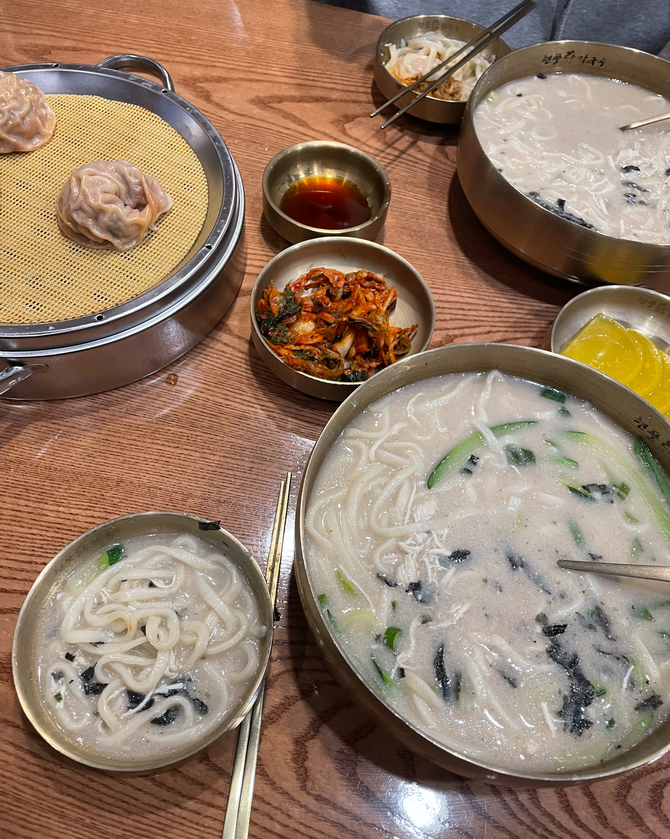 장거리커플이라 부산역에서 자주 만나는데 만날 때마다 오는 곳이 여기에요 양도 많고 해장음식