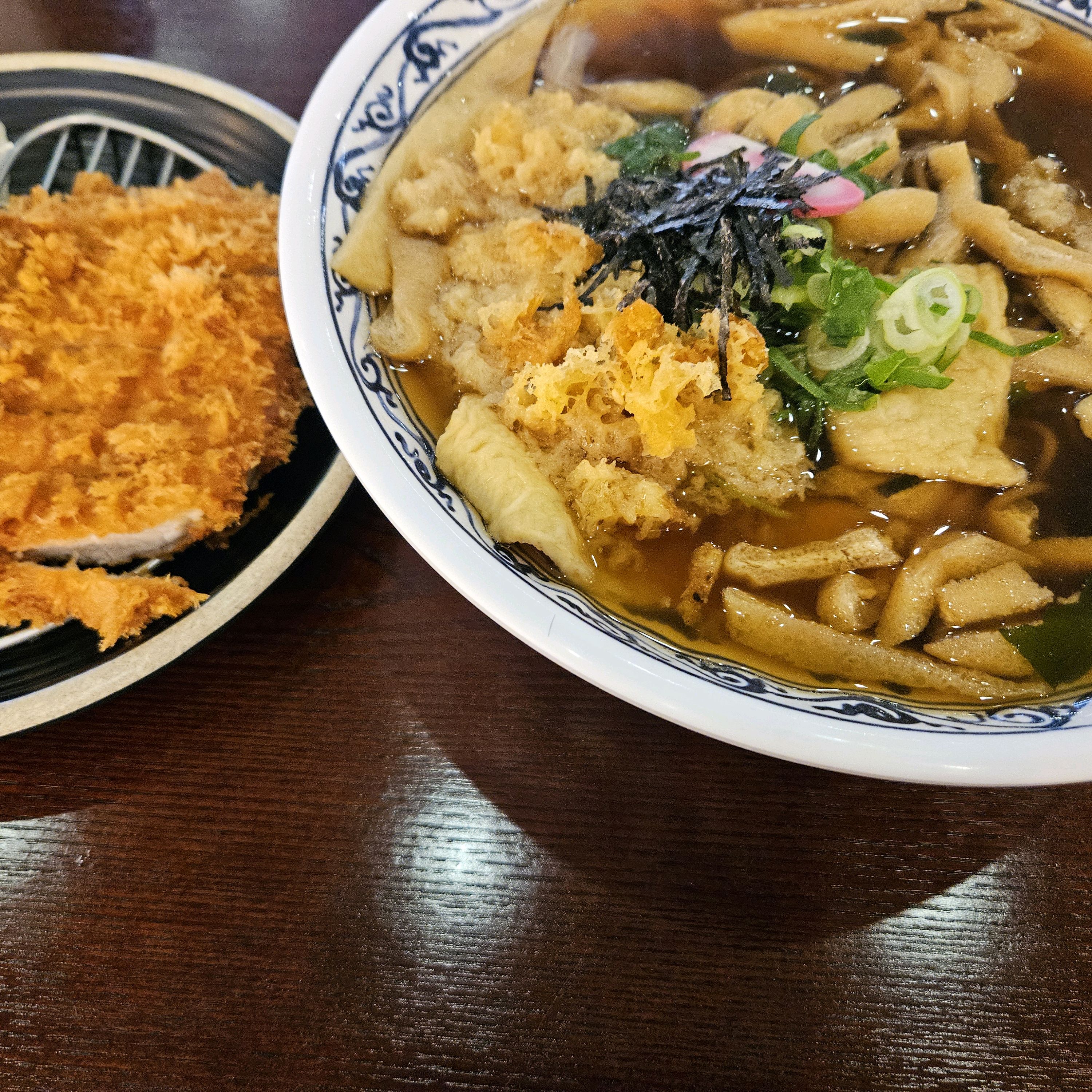 싱글세트 양이 제법많아요 ㅎㅎ 돈가스도 바삭하고 맛있게 잘먹었습니다 - 애니골 맛집 삼동소바 일산동구점