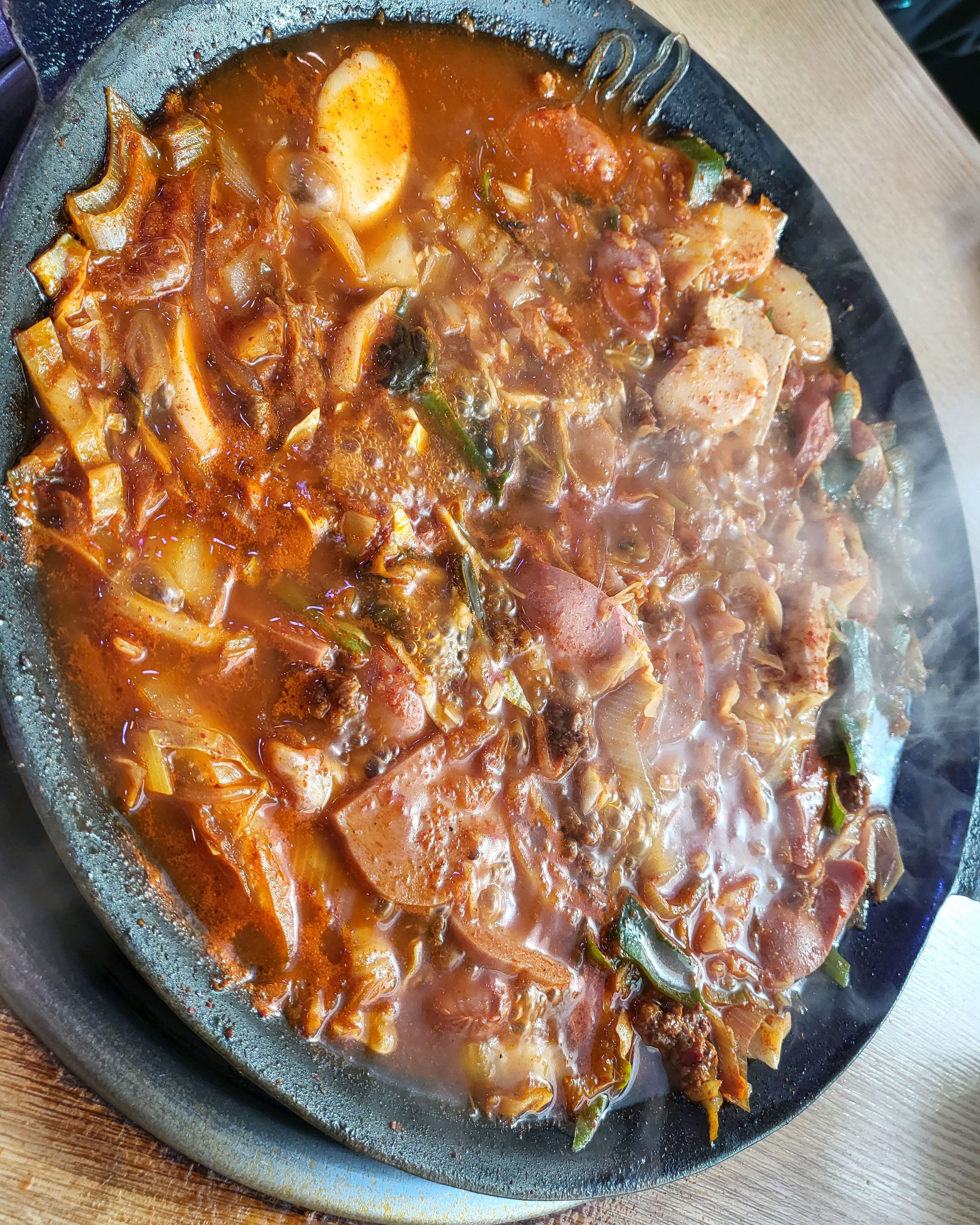 십여년전 회사 잠심에 억으러갔다가 알게된 부대찌개집이에요~벌써 10넌이 넘어 곧 20년