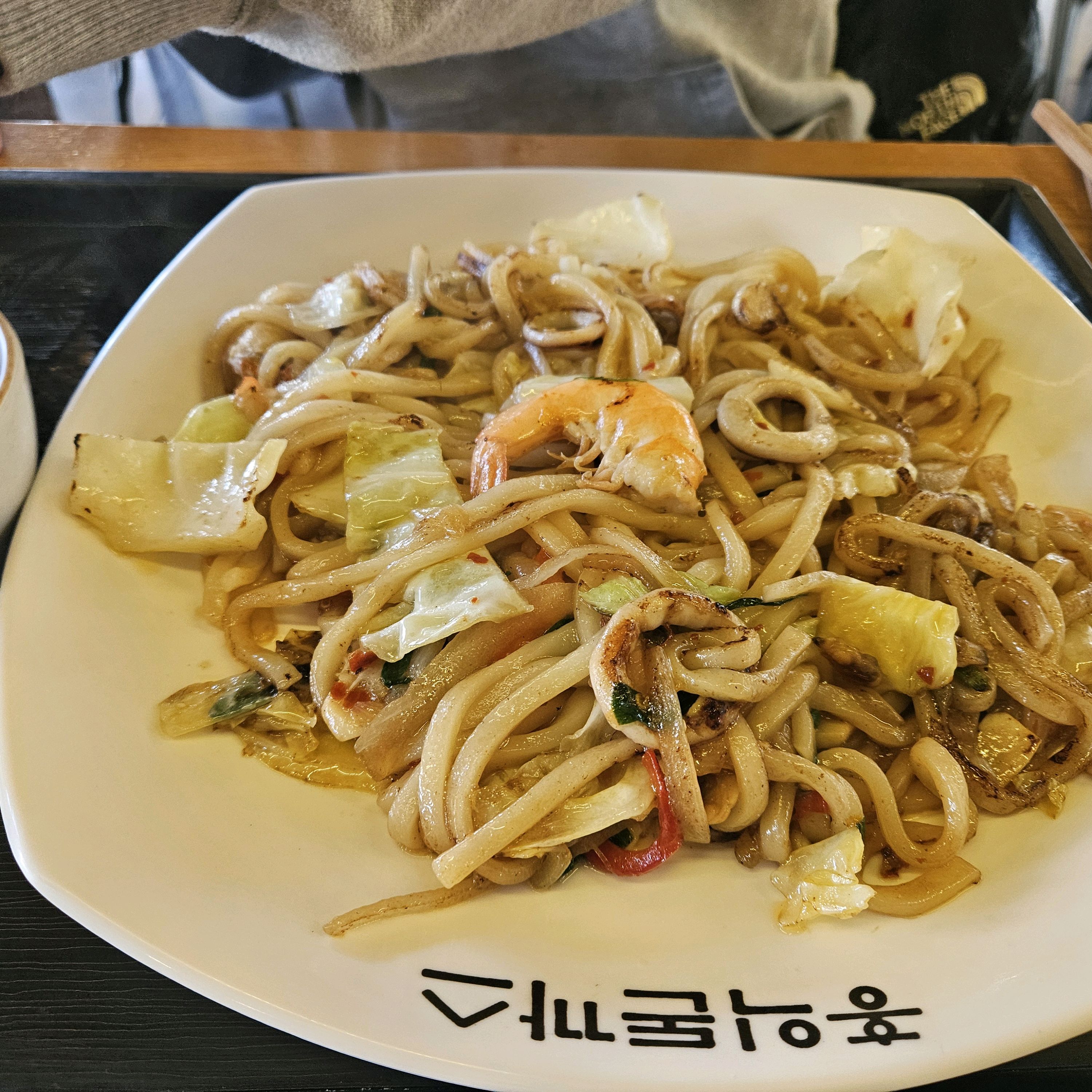 아이가어려 자주못가다 같이 방문하게 되었습니다. 오후2시반부터 브레이크타임인데 5분남기고