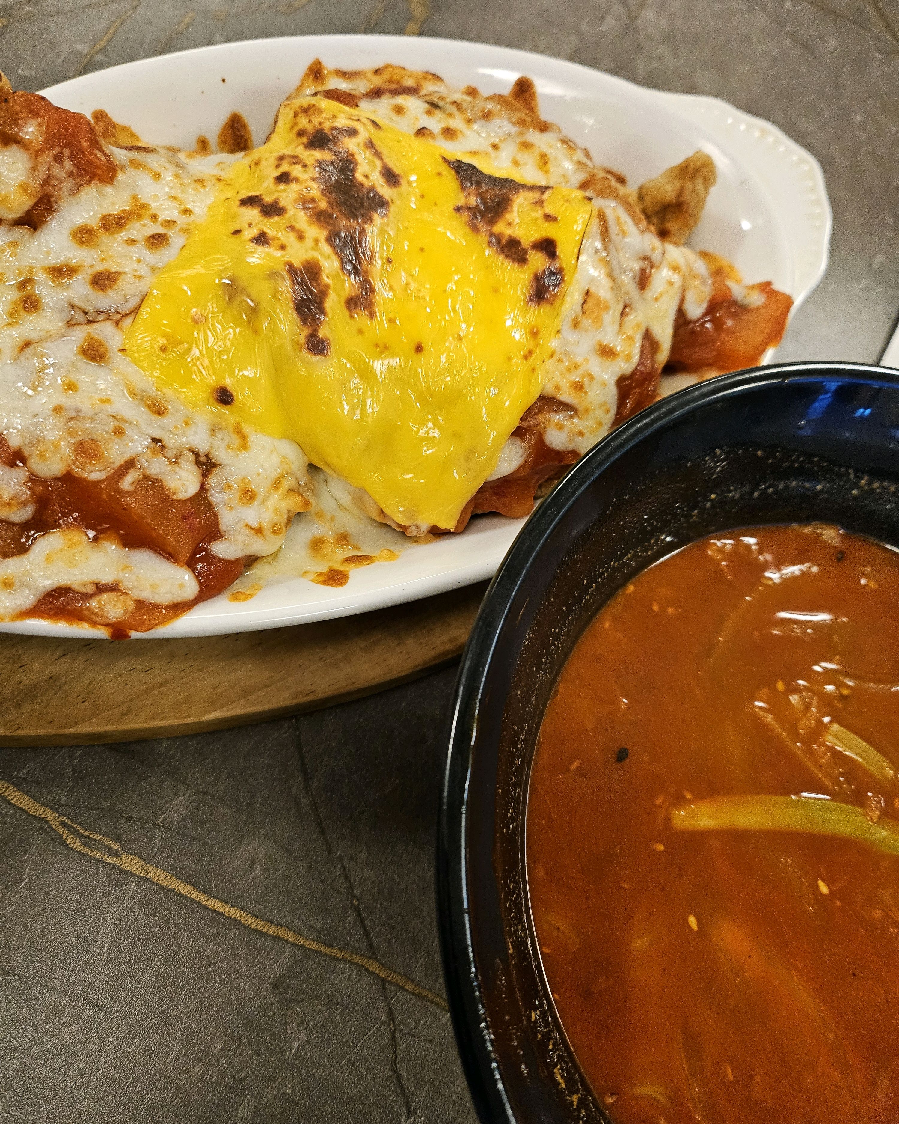 늦은 시간에도 부담없이 이용할 수 있고 친절하게 응대해주셔서 먹는 동안 기분이 너무 좋았어