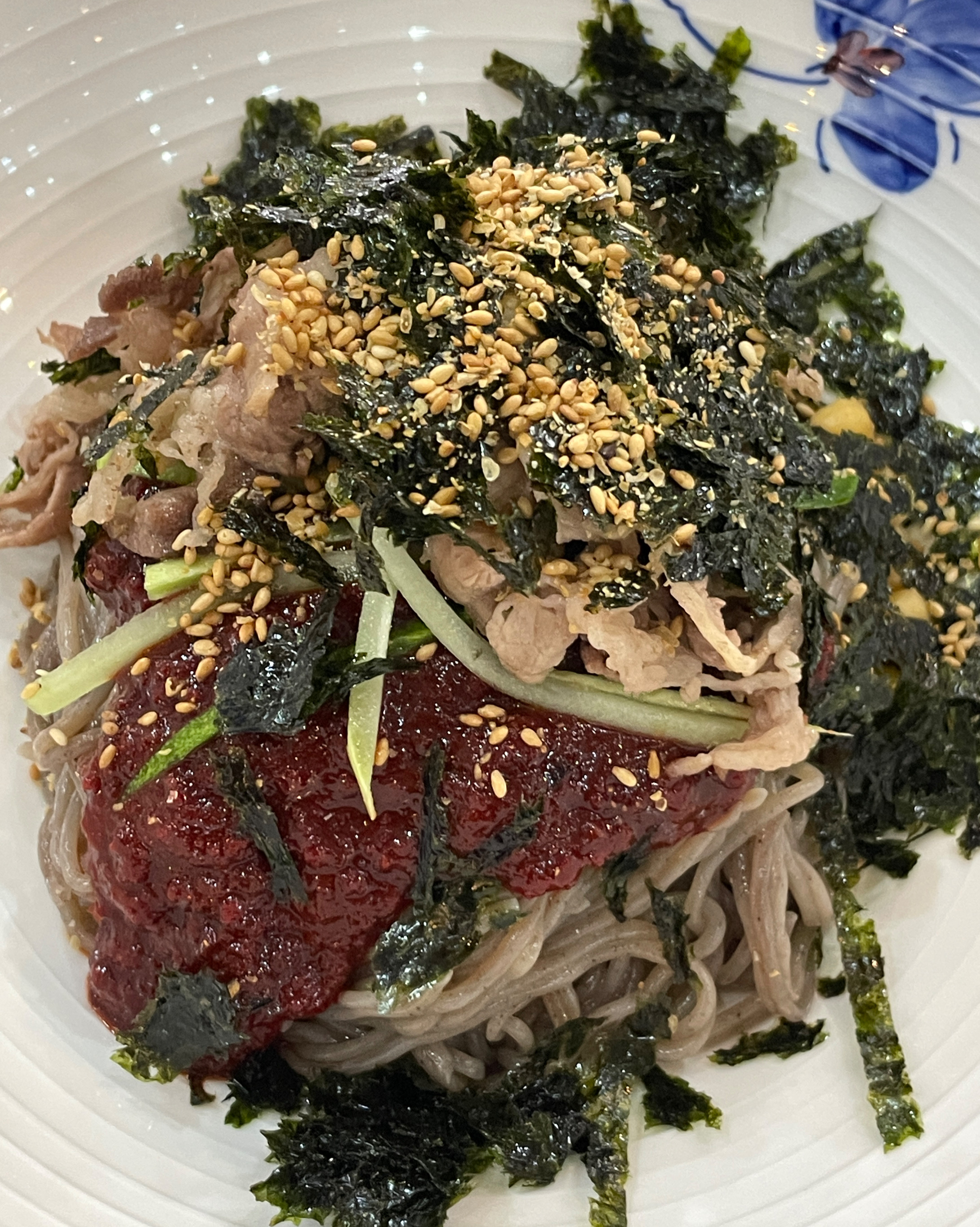 경포대를 걷다가 문득 강릉여행와서 막국수는 한번 먹어야지 하고 선택한 곳인데 완전 맛집이네
