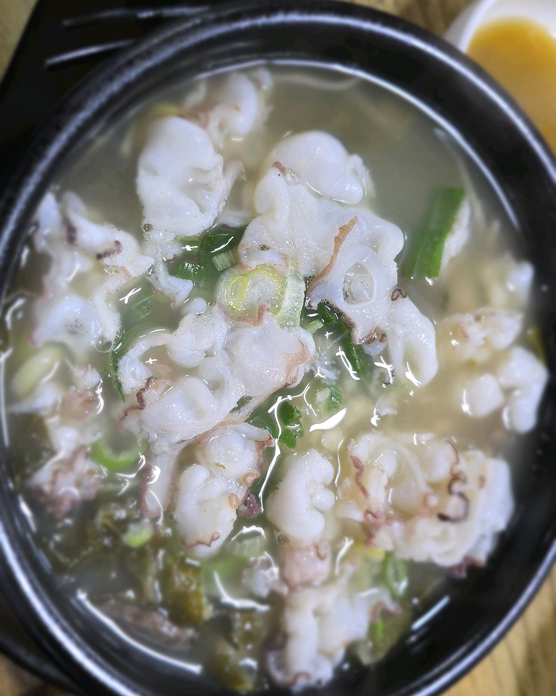 무너와소고기의 콜라보 국밥 - 아바이마을 맛집 속초문어국밥