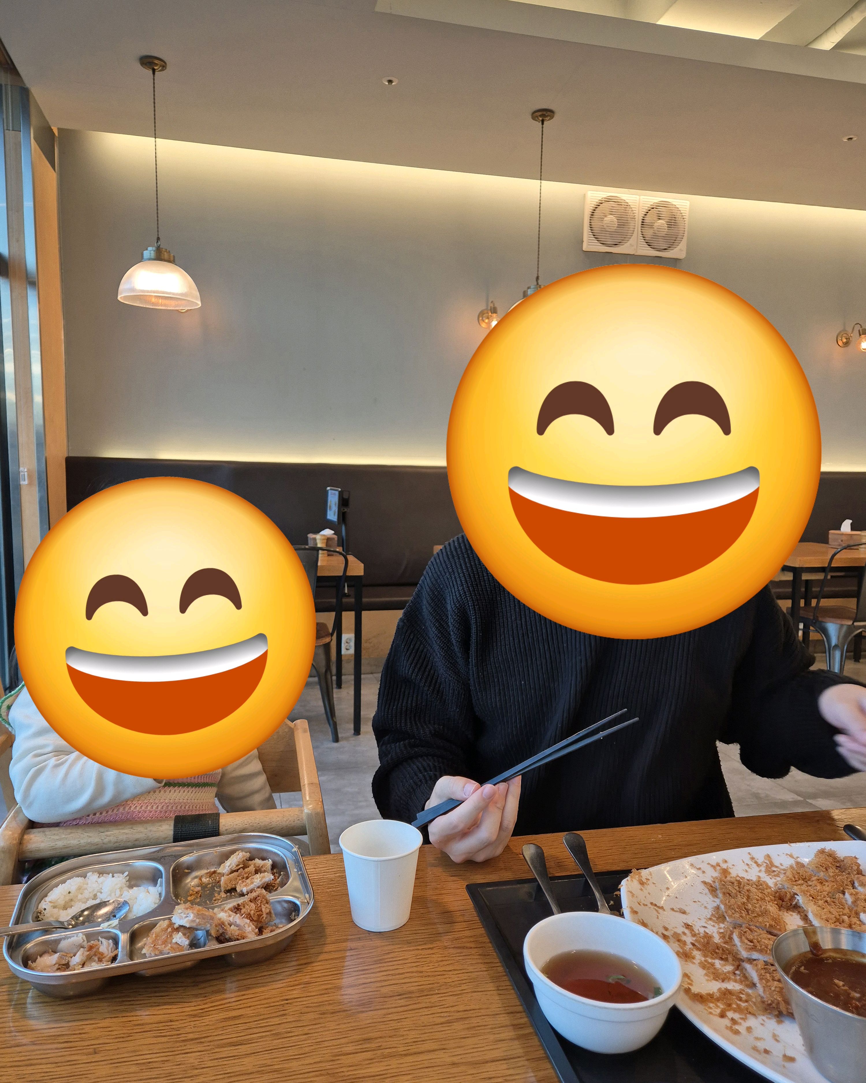 주차 공간이 넉넉하고 아기의자가 준비되어 있어서 아이랑 방문하기 좋아요 ㅎㅎ 돈까스 양도