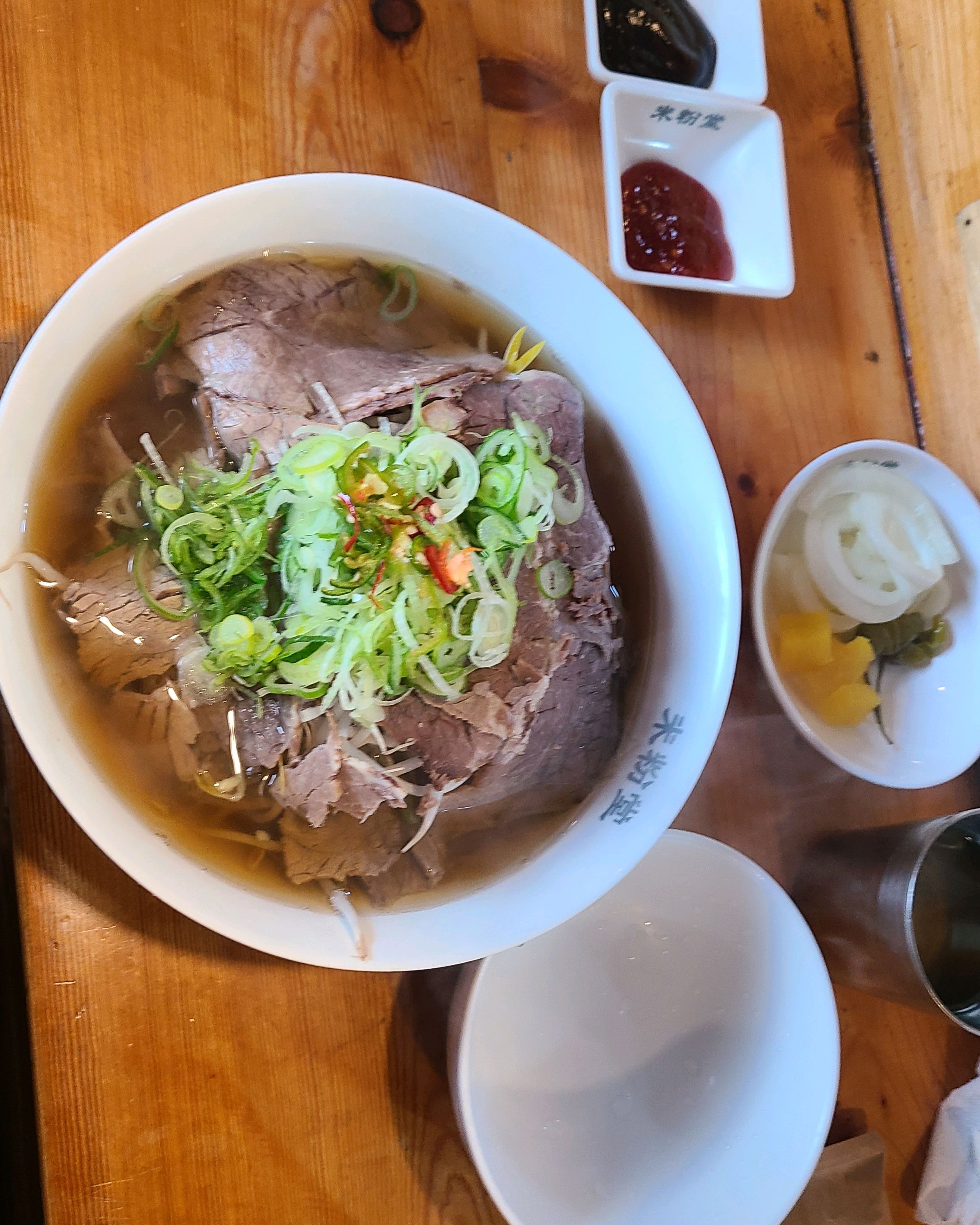 아들은 양지쌀국수 저는 차돌쌀국수 시켰어요. - 신촌역 맛집 미분당 신촌본점