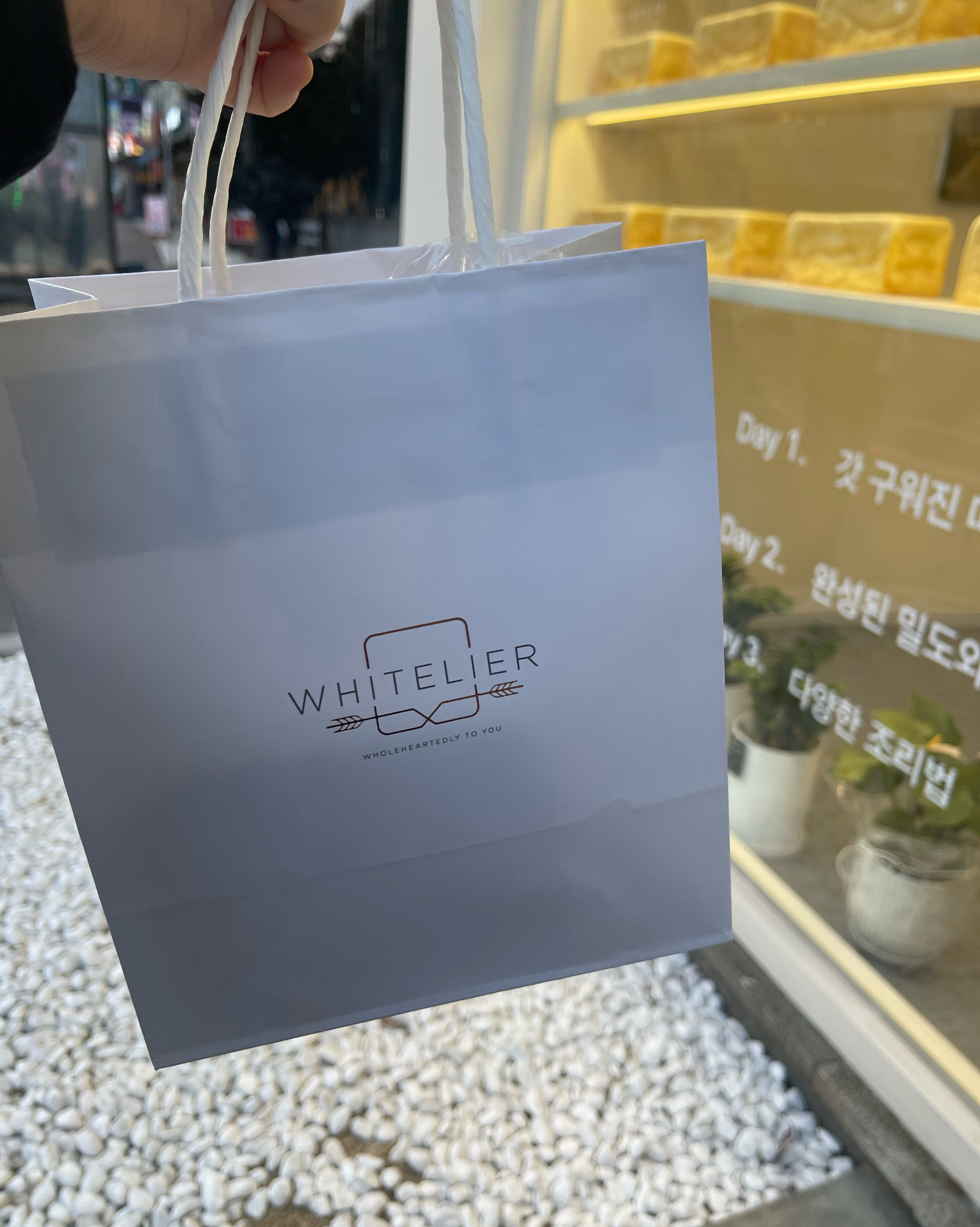 일요일 5시에 방문했는데 줄 없이 바로 이용했어요 - 마산 댓거리 맛집 화이트리에 해운점