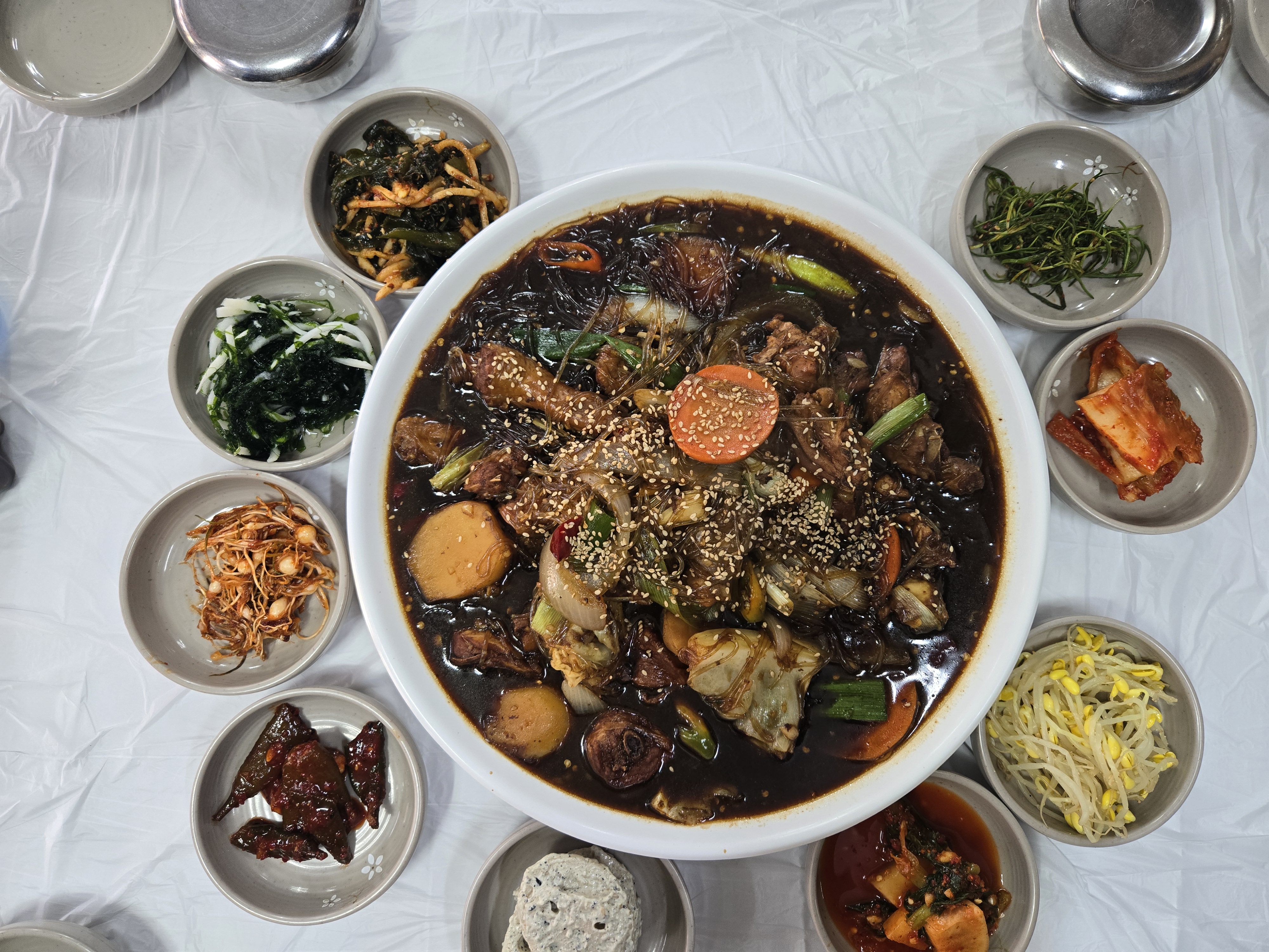 정말오랜만에 다녀왔어요. 여전히 친절하고 맛있었어요.고추 장아찌무침이 맵콤한게2접시나먹었네