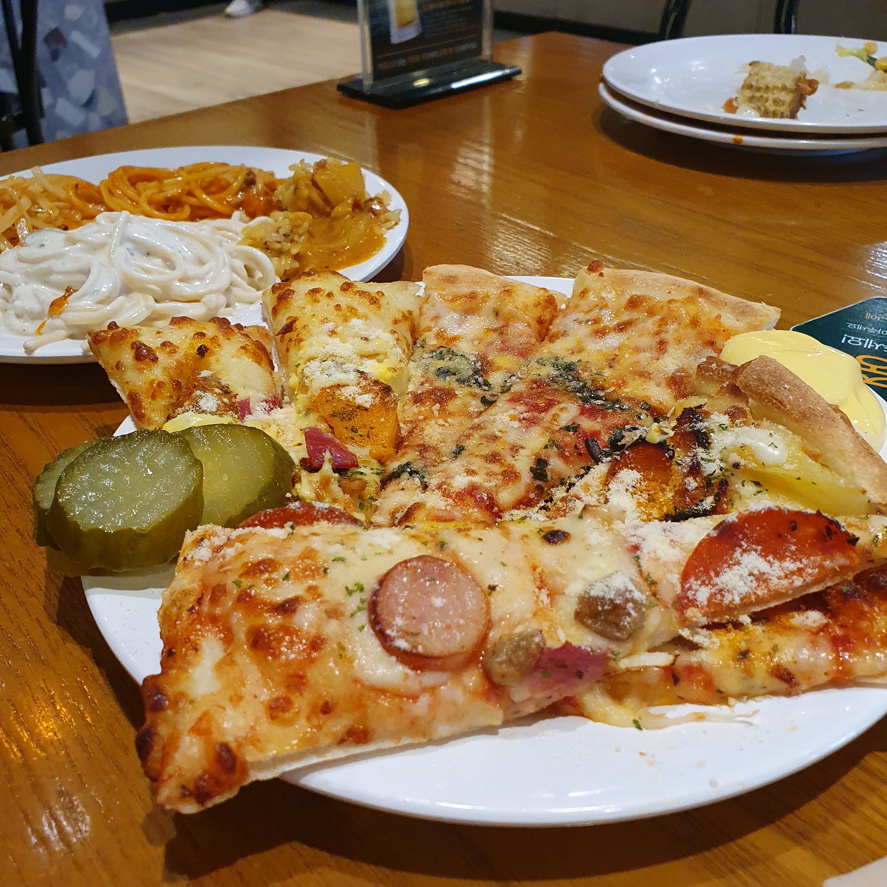상당히 저렴한 가격에 맛볼 수 있는 뷔페입니다! - 하단역 맛집 피자몰 아트몰링부산하단점