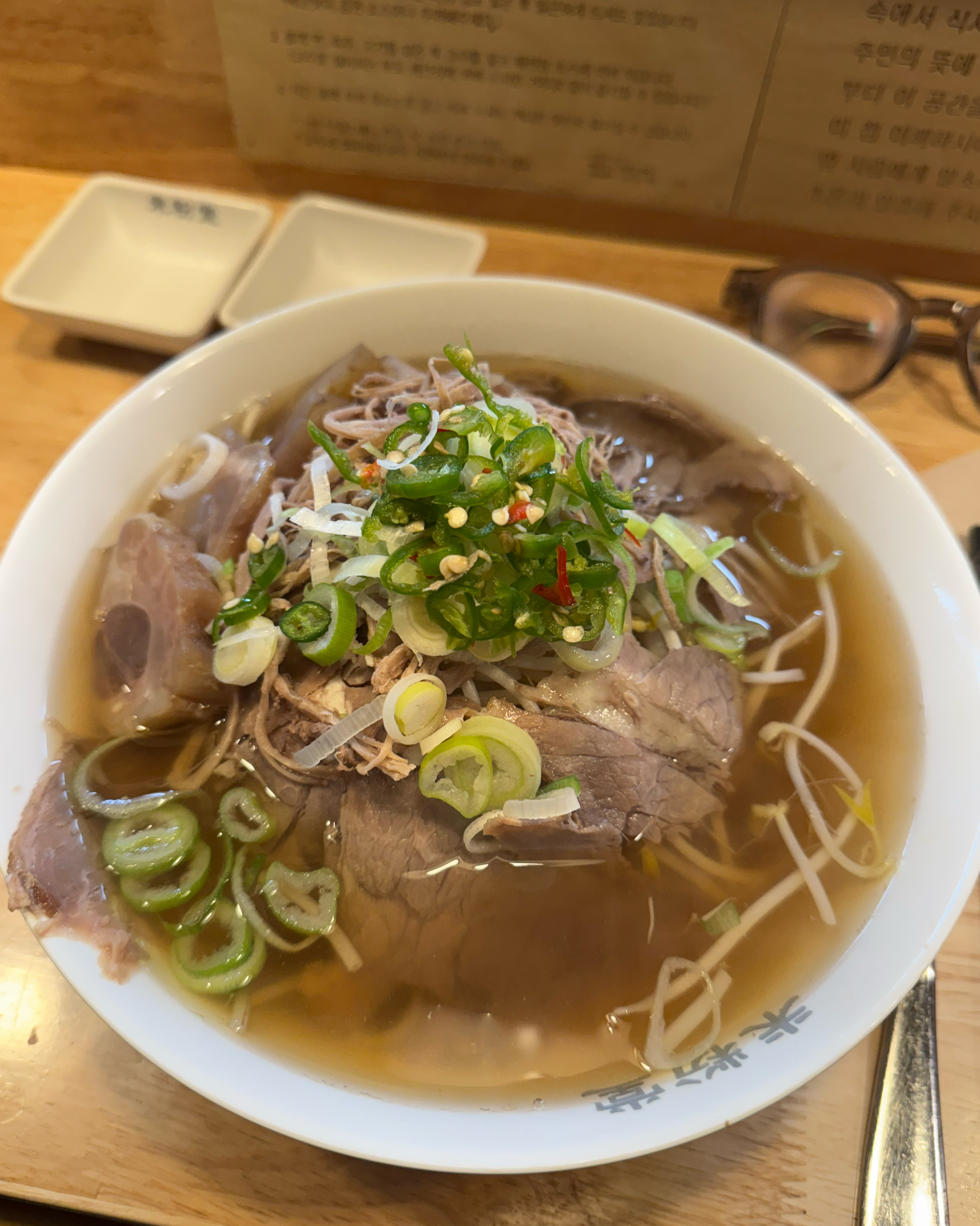 차분한 분위기에서 맛 볼 수 있습니다! 혼자서 오는 분들이 꽤 많았고 바 형태의 식탁이라