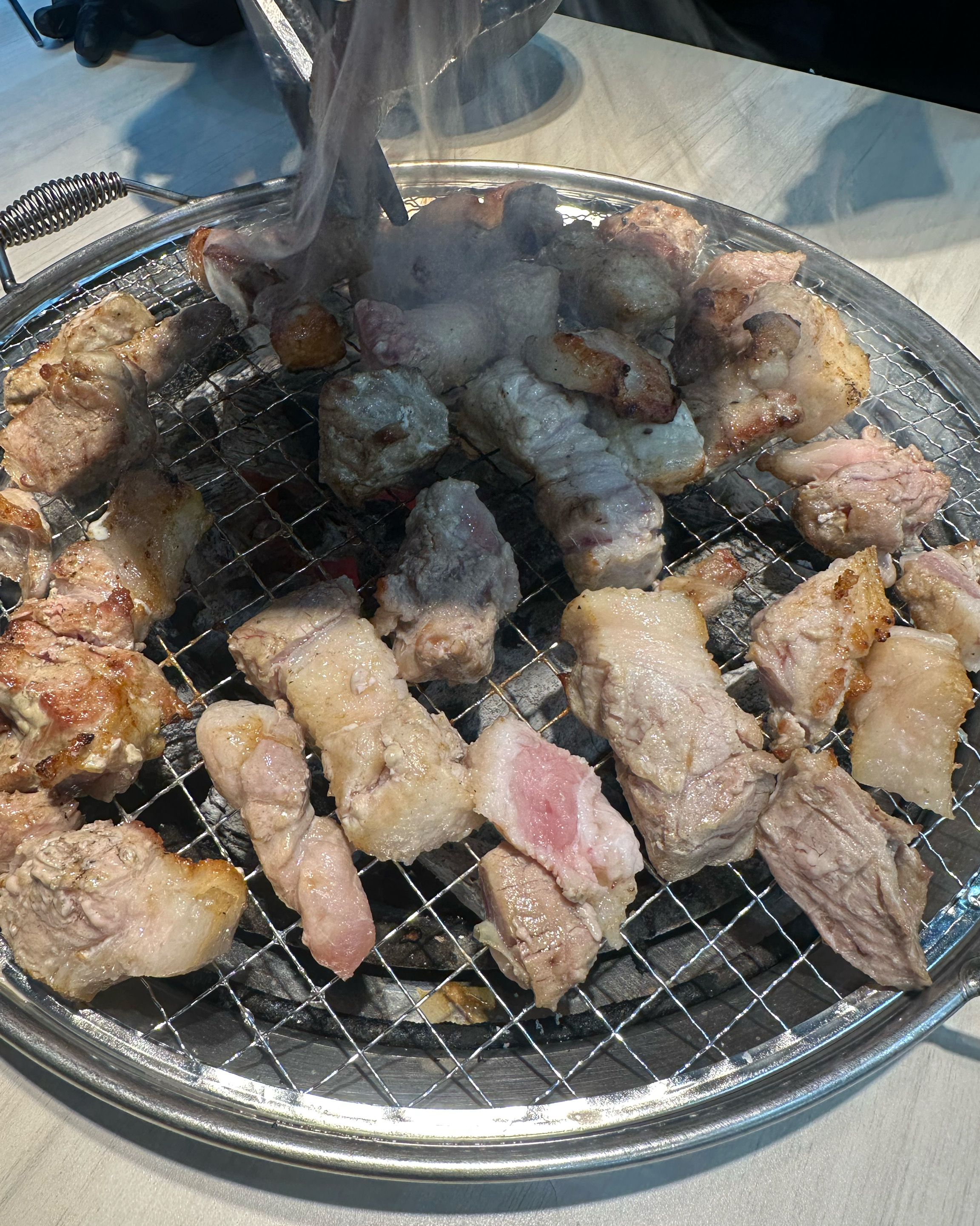 처음방문했는데 육즙 제대로 삼겹살이 너무 맛있었습니다 - 덕은동 맛집 명륜진사갈비 고양덕은점