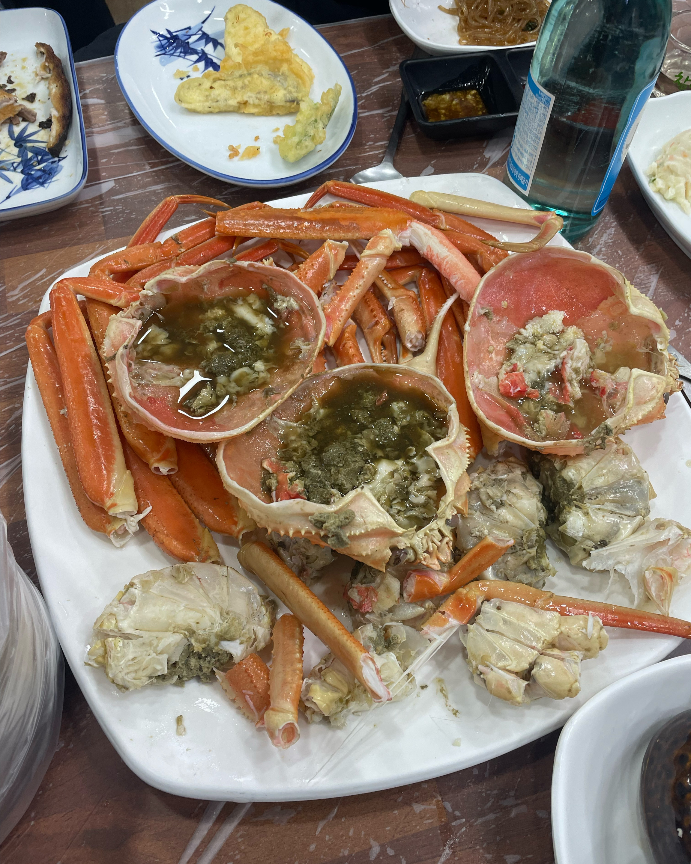 생일 기념으로 누나랑 엄마랑 3명이서 갔는데 대게 맛있었고 손질 정말 잘되어서 나오고 등딱