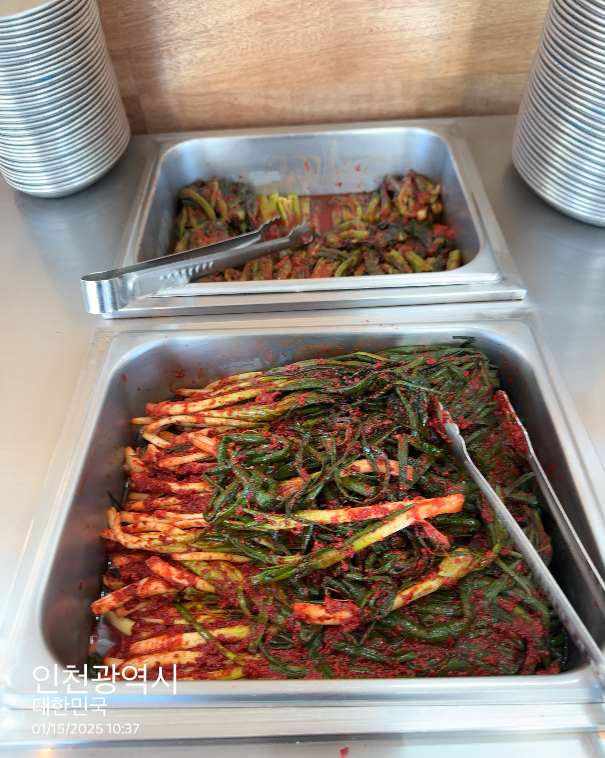 기본 반찬 김치 종류가 다양하고 - 인천 맛집 가온칼국수 송도본점